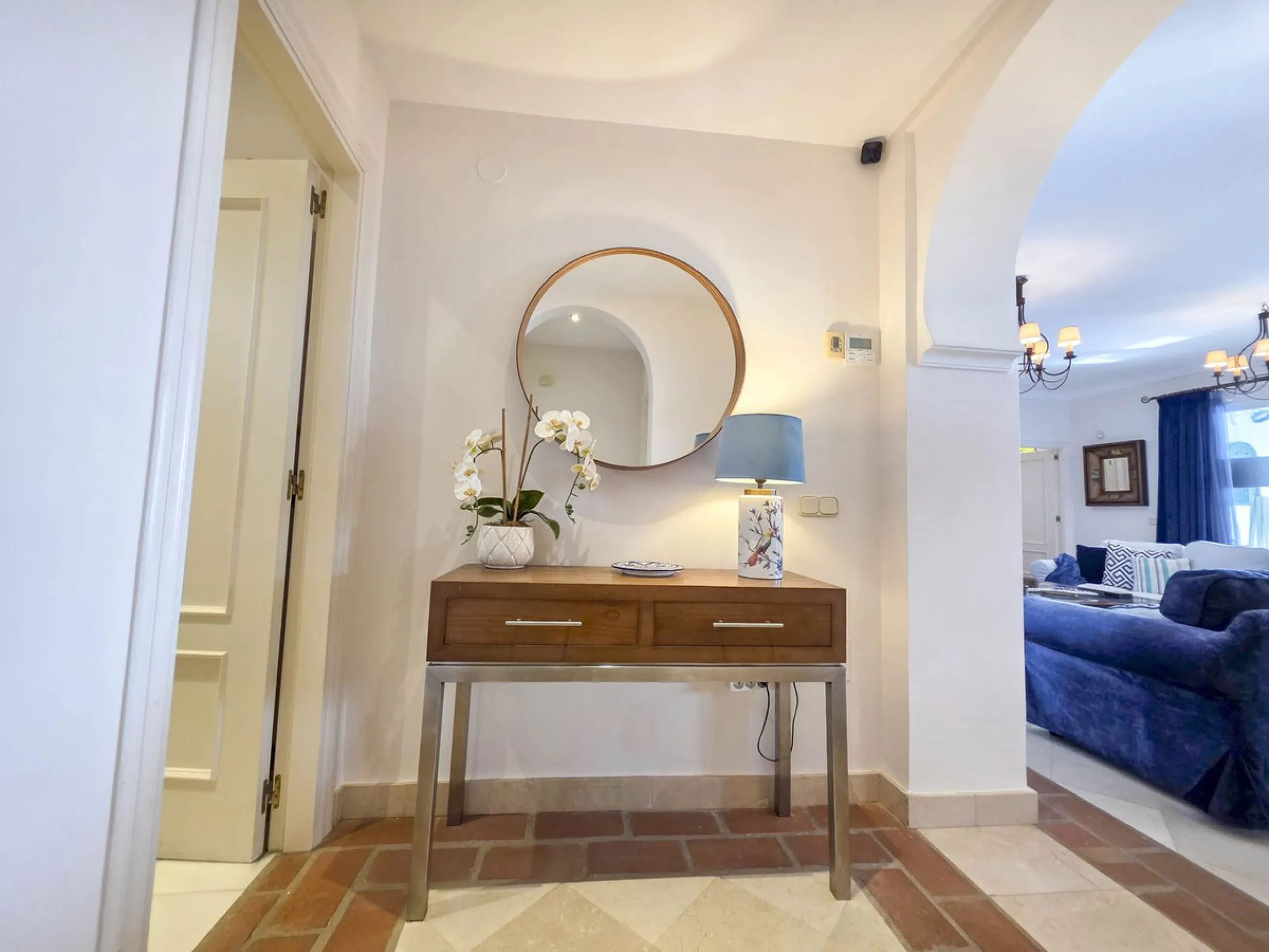 MAGNIFICENT 3-BEDROOM GROUND FLOOR APARTMENT WITH PRIVATE GARDEN ON THE BEACHFRONT