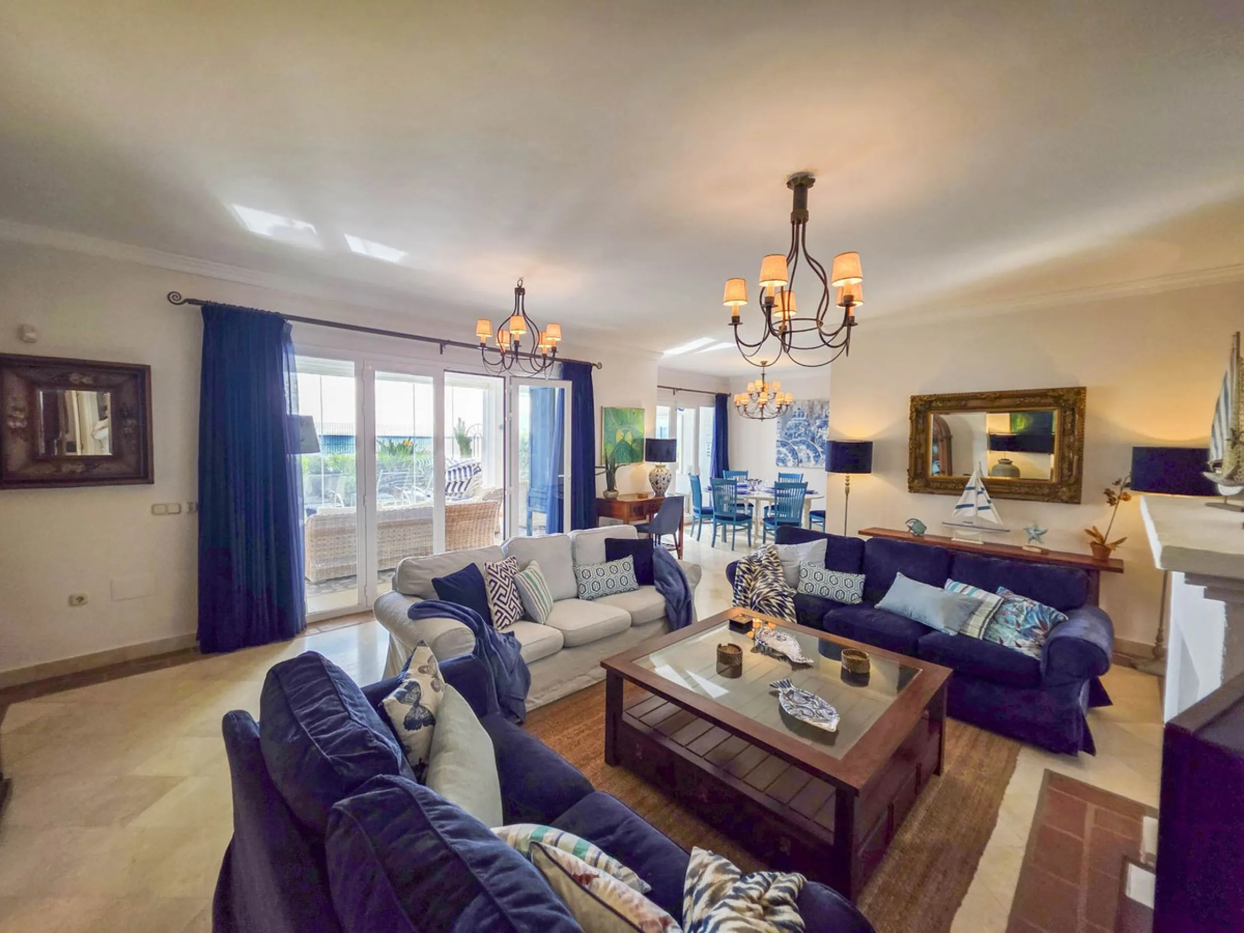 MAGNIFICENT 3-BEDROOM GROUND FLOOR APARTMENT WITH PRIVATE GARDEN ON THE BEACHFRONT