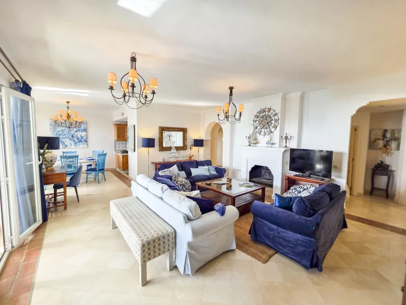 MAGNIFICENT 3-BEDROOM GROUND FLOOR APARTMENT WITH PRIVATE GARDEN ON THE BEACHFRONT