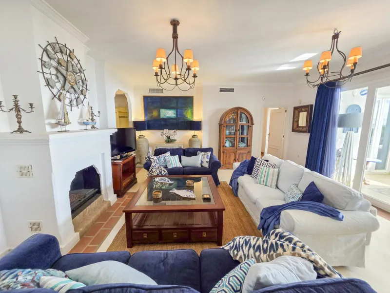 MAGNIFICENT 3-BEDROOM GROUND FLOOR APARTMENT WITH PRIVATE GARDEN ON THE BEACHFRONT