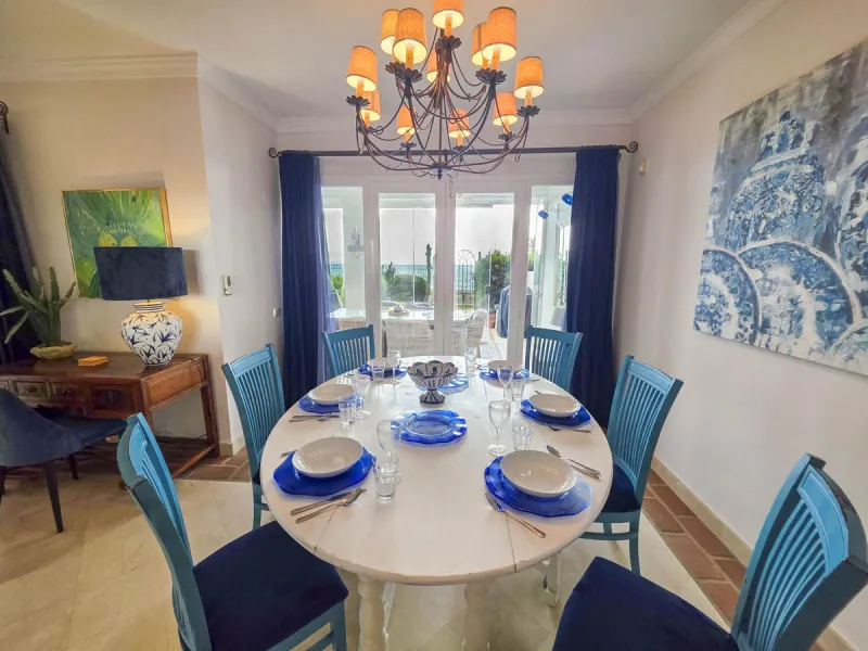 MAGNIFICENT 3-BEDROOM GROUND FLOOR APARTMENT WITH PRIVATE GARDEN ON THE BEACHFRONT