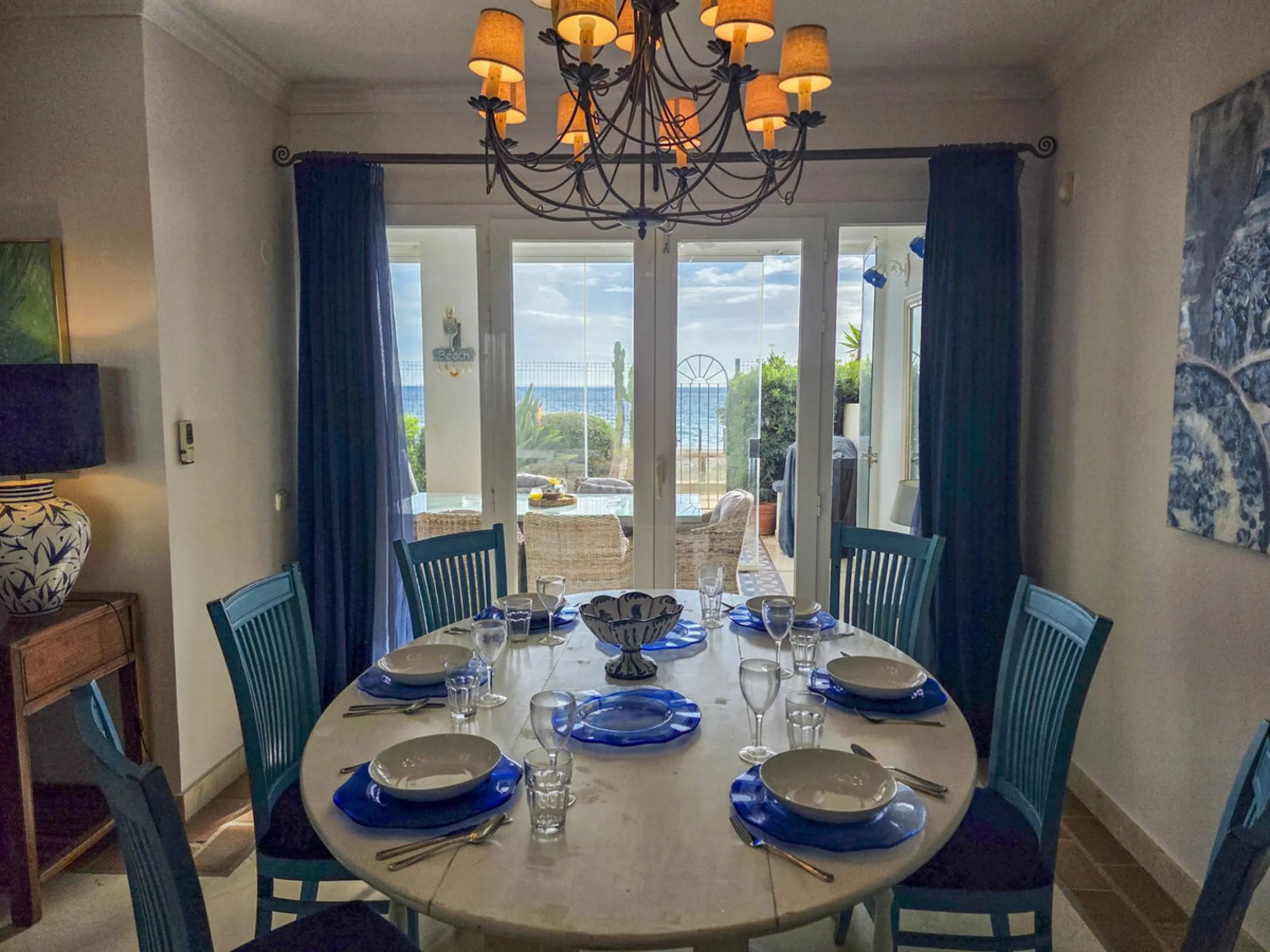 MAGNIFICENT 3-BEDROOM GROUND FLOOR APARTMENT WITH PRIVATE GARDEN ON THE BEACHFRONT