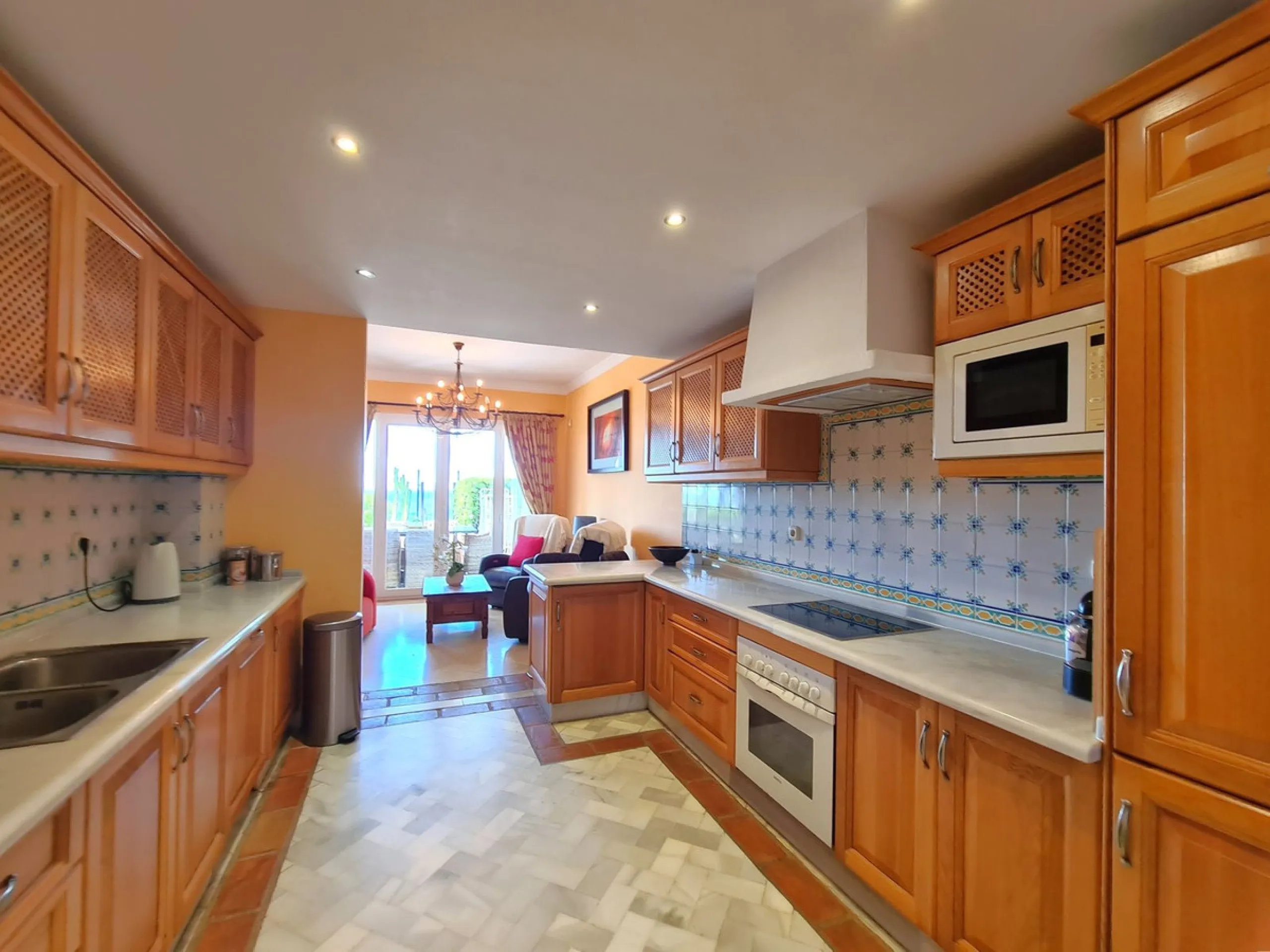 MAGNIFICENT 3-BEDROOM GROUND FLOOR APARTMENT WITH PRIVATE GARDEN ON THE BEACHFRONT