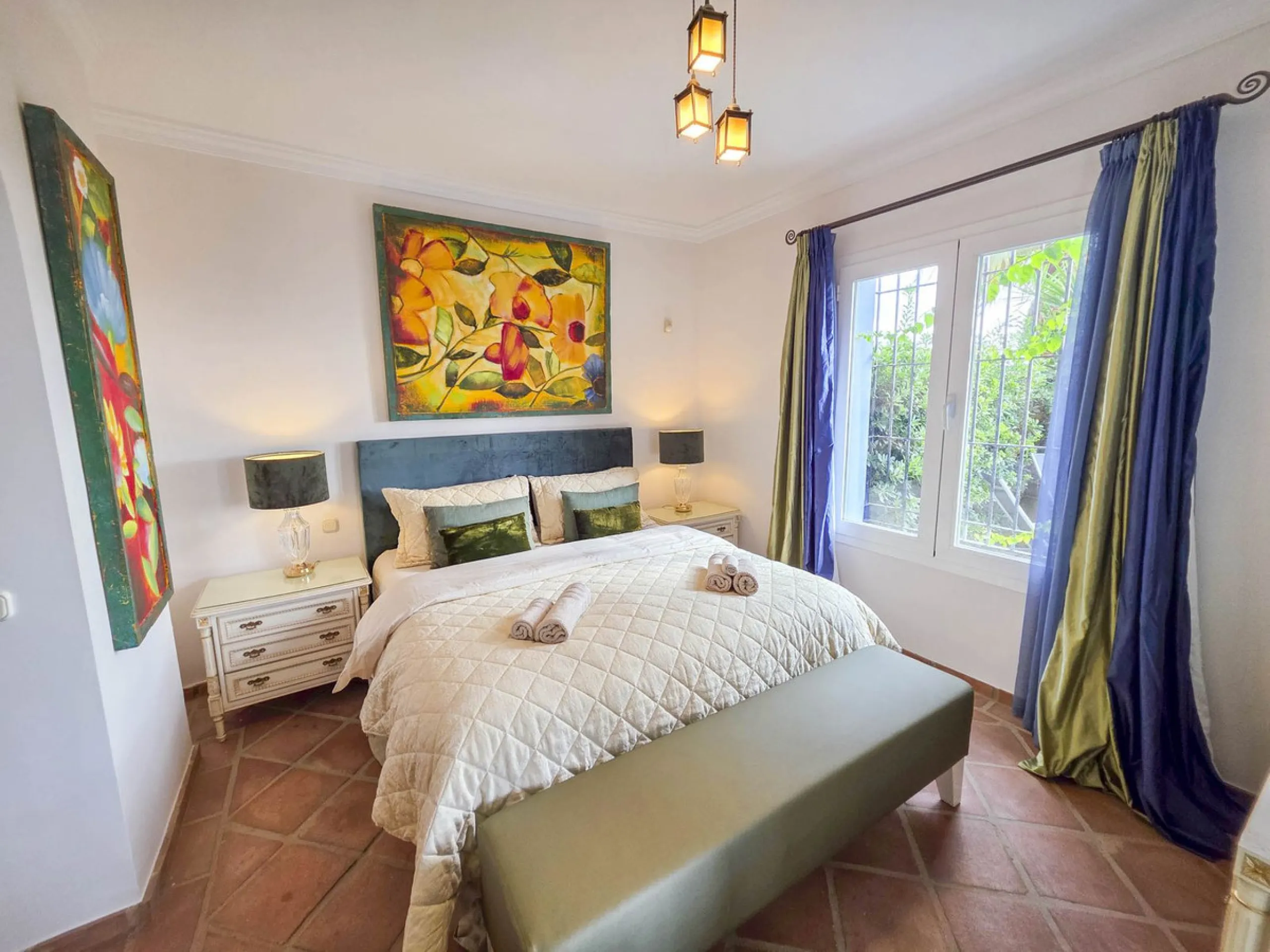 MAGNIFICENT 3-BEDROOM GROUND FLOOR APARTMENT WITH PRIVATE GARDEN ON THE BEACHFRONT