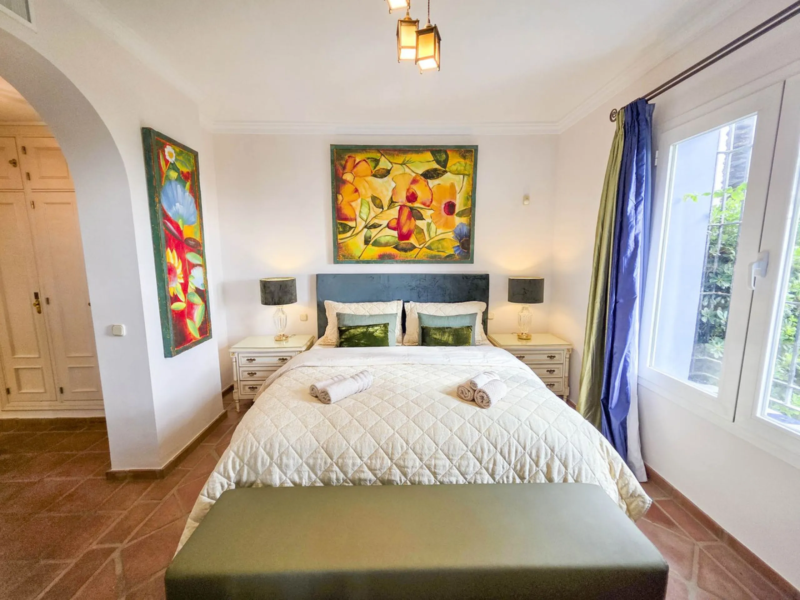 MAGNIFICENT 3-BEDROOM GROUND FLOOR APARTMENT WITH PRIVATE GARDEN ON THE BEACHFRONT