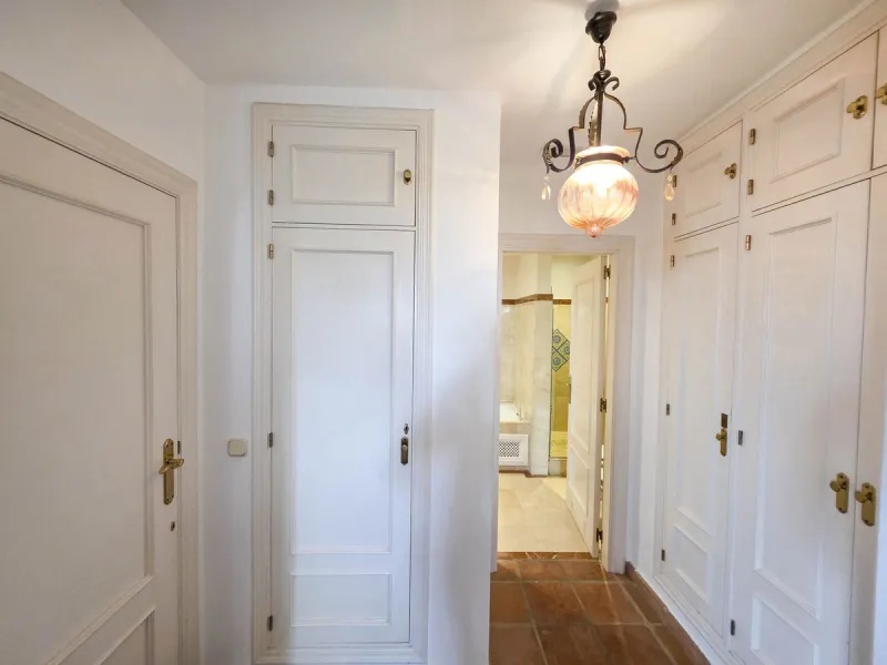 MAGNIFICENT 3-BEDROOM GROUND FLOOR APARTMENT WITH PRIVATE GARDEN ON THE BEACHFRONT