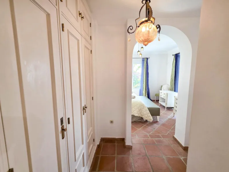 MAGNIFICENT 3-BEDROOM GROUND FLOOR APARTMENT WITH PRIVATE GARDEN ON THE BEACHFRONT