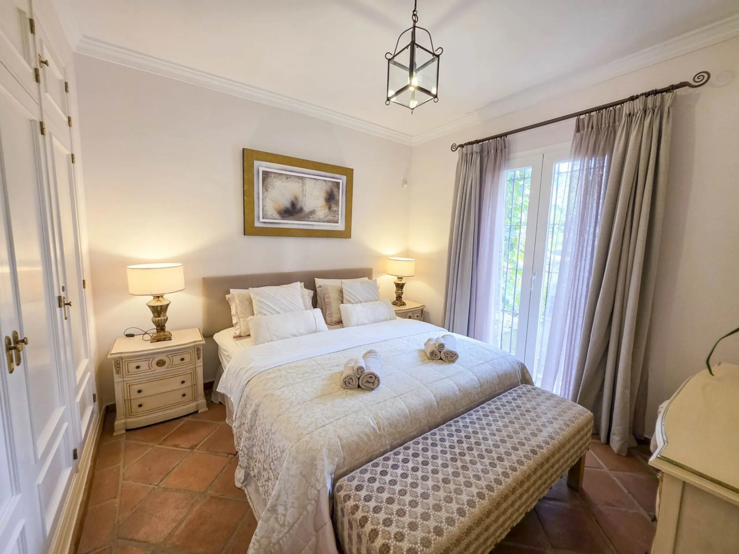MAGNIFICENT 3-BEDROOM GROUND FLOOR APARTMENT WITH PRIVATE GARDEN ON THE BEACHFRONT