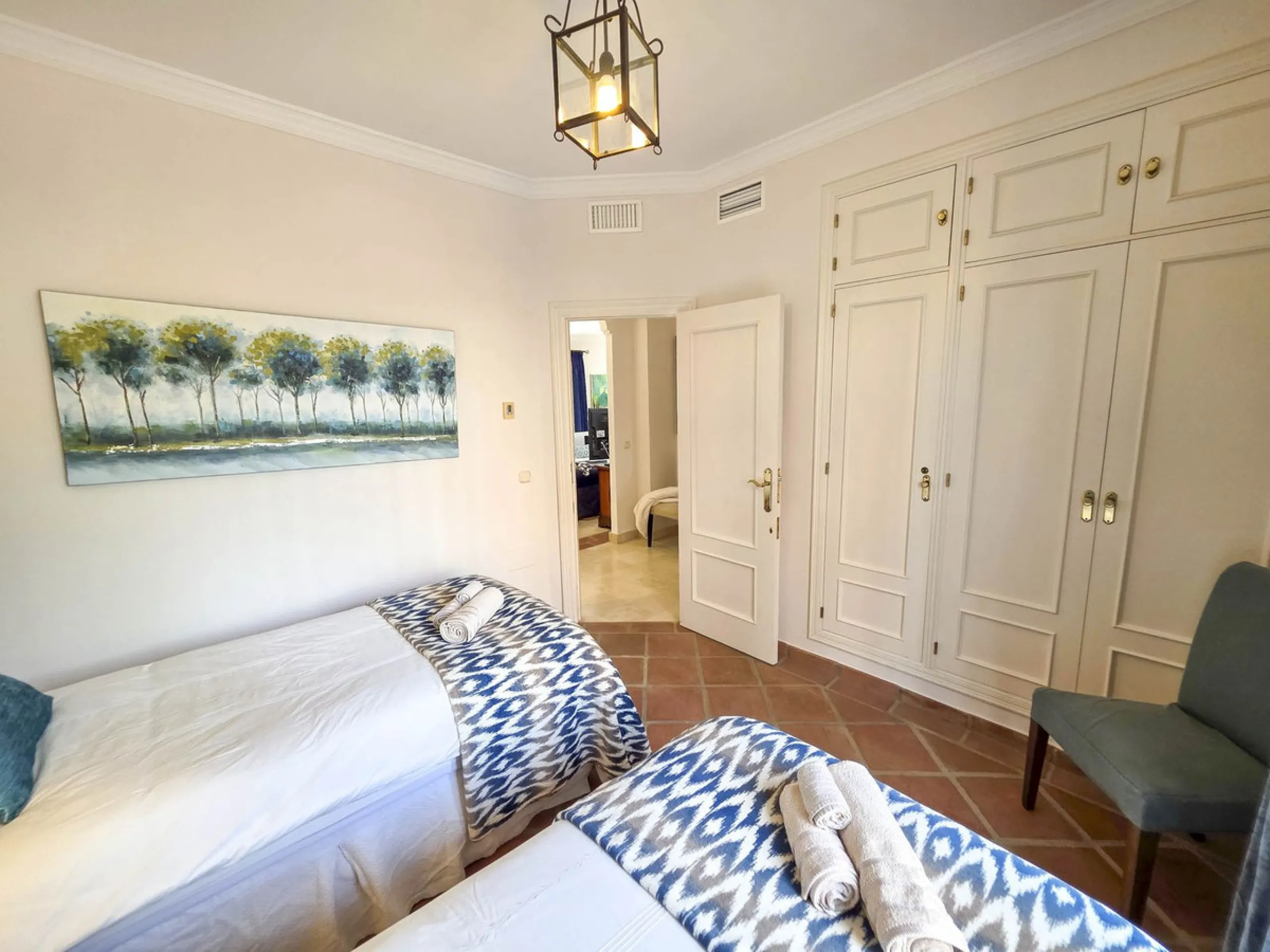 MAGNIFICENT 3-BEDROOM GROUND FLOOR APARTMENT WITH PRIVATE GARDEN ON THE BEACHFRONT