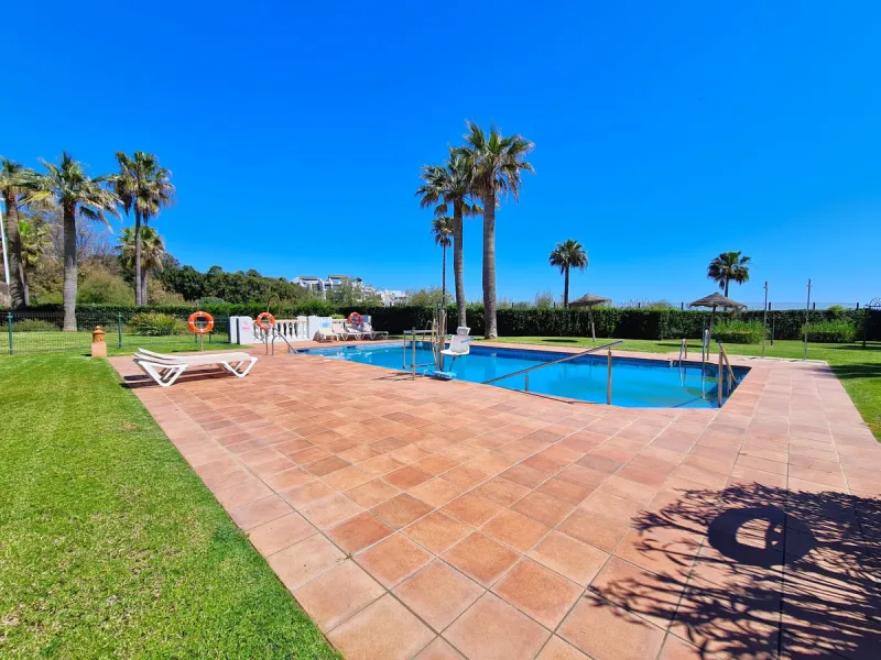 MAGNIFICENT 3-BEDROOM GROUND FLOOR APARTMENT WITH PRIVATE GARDEN ON THE BEACHFRONT