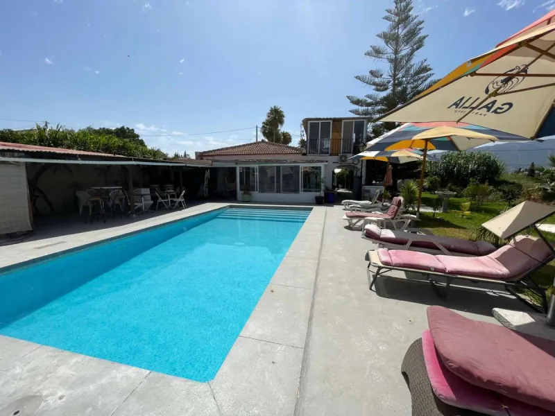 House - Detached Villa в продаже в Alhaurín el Grande, Málaga. В доме 5 спален и 4 ванных комнат. Площадь дома 300 м². Площадь участка 1100 м²