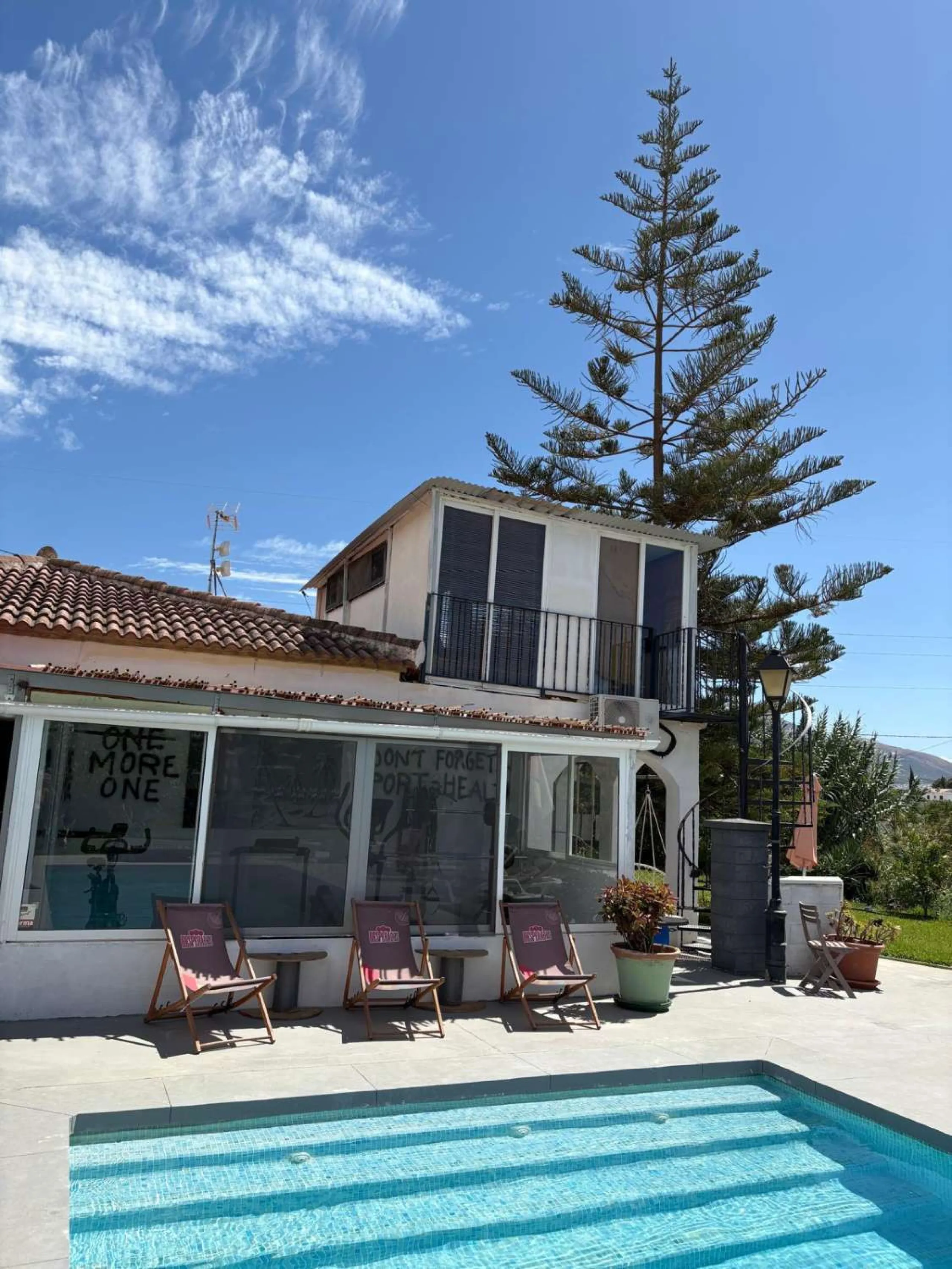 House - Detached Villa в продаже в Alhaurín el Grande, Málaga. В доме 5 спален и 4 ванных комнат. Площадь дома 300 м². Площадь участка 1100 м²