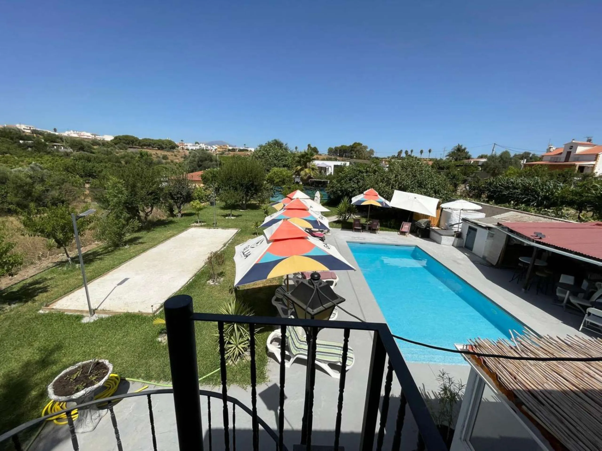 House - Detached Villa в продаже в Alhaurín el Grande, Málaga. В доме 5 спален и 4 ванных комнат. Площадь дома 300 м². Площадь участка 1100 м²