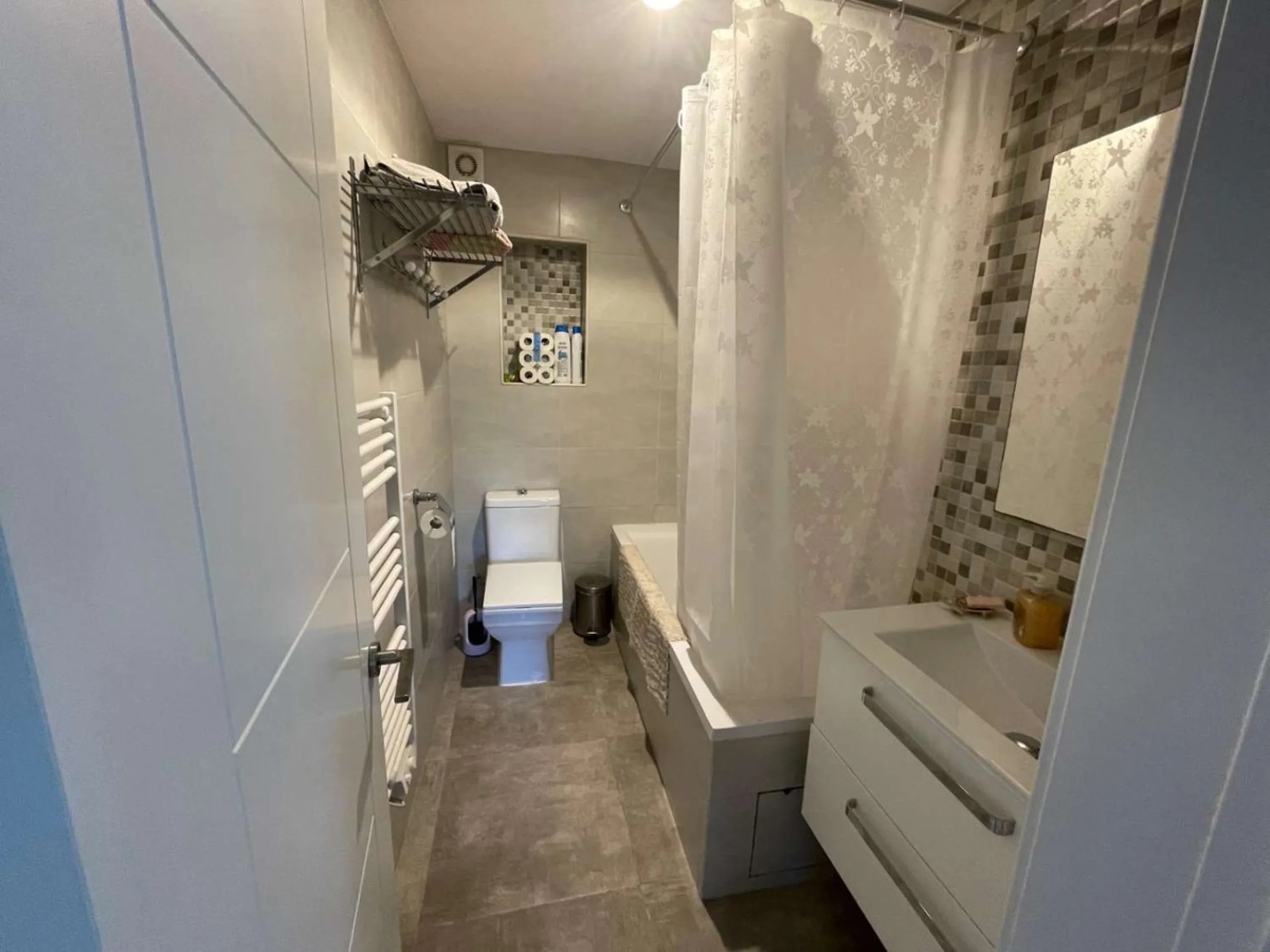 House - Detached Villa в продаже в Alhaurín el Grande, Málaga. В доме 5 спален и 4 ванных комнат. Площадь дома 300 м². Площадь участка 1100 м²