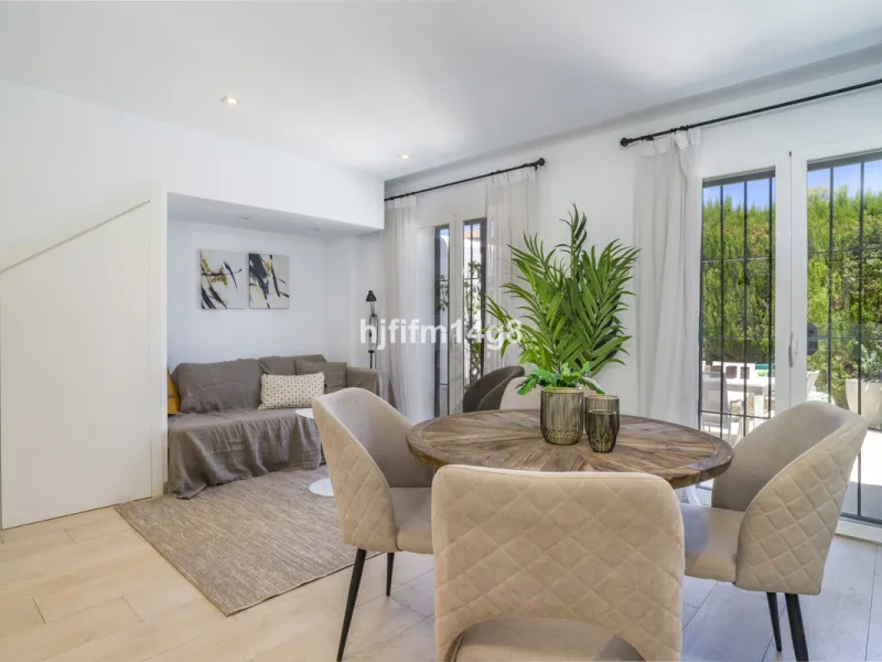 Nestled in the heart of the sought-after El Naranjal urbanisation, this delightful townhouse blends traditional Andalusian character with modern comfort. Located within a secure gated community renowned for its cobbled streets, picturesque patios, and vib