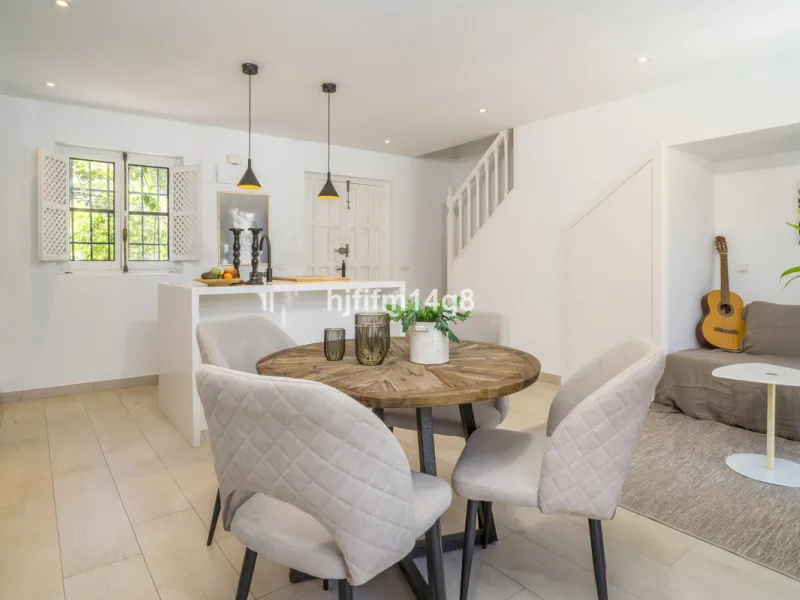Nestled in the heart of the sought-after El Naranjal urbanisation, this delightful townhouse blends traditional Andalusian character with modern comfort. Located within a secure gated community renowned for its cobbled streets, picturesque patios, and vib