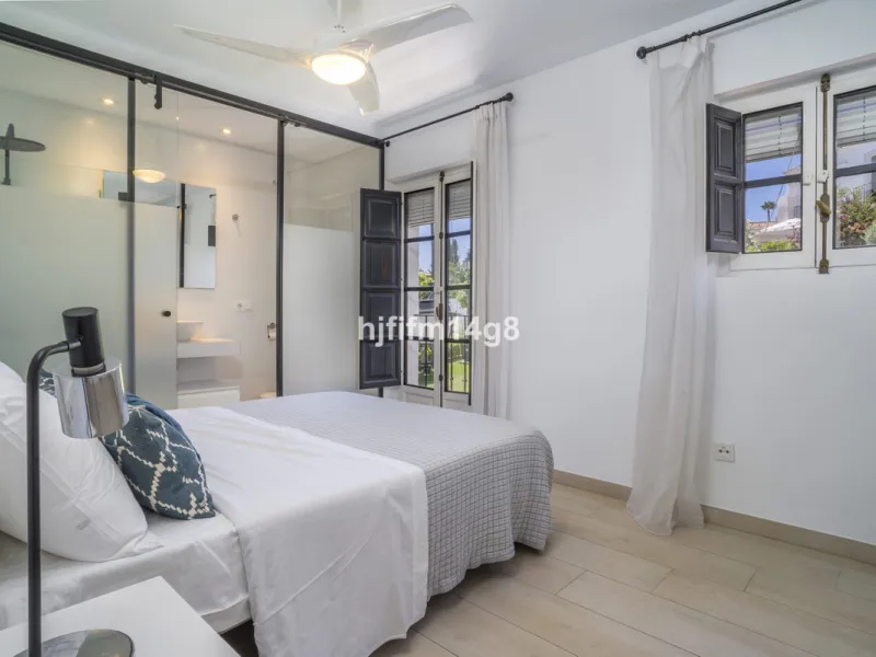 Nestled in the heart of the sought-after El Naranjal urbanisation, this delightful townhouse blends traditional Andalusian character with modern comfort. Located within a secure gated community renowned for its cobbled streets, picturesque patios, and vib