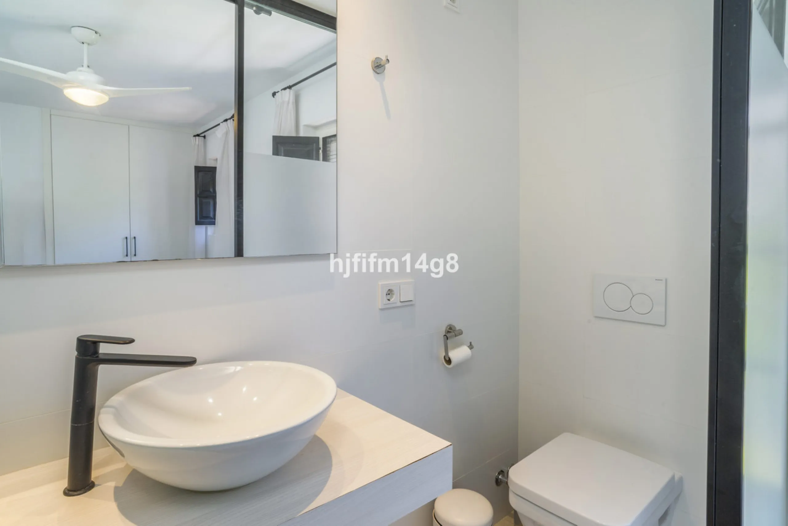Nestled in the heart of the sought-after El Naranjal urbanisation, this delightful townhouse blends traditional Andalusian character with modern comfort. Located within a secure gated community renowned for its cobbled streets, picturesque patios, and vib
