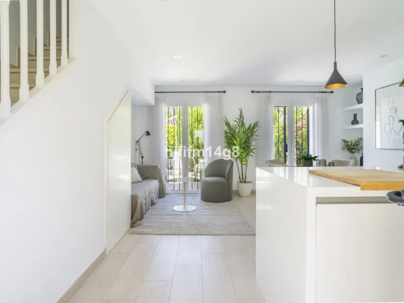 Nestled in the heart of the sought-after El Naranjal urbanisation, this delightful townhouse blends traditional Andalusian character with modern comfort. Located within a secure gated community renowned for its cobbled streets, picturesque patios, and vib
