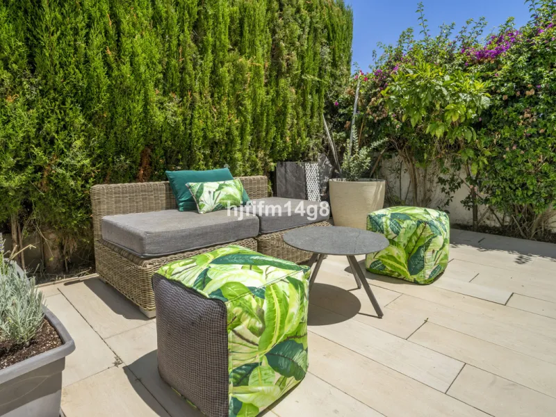 Nestled in the heart of the sought-after El Naranjal urbanisation, this delightful townhouse blends traditional Andalusian character with modern comfort. Located within a secure gated community renowned for its cobbled streets, picturesque patios, and vib