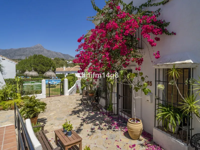 Nestled in the heart of the sought-after El Naranjal urbanisation, this delightful townhouse blends traditional Andalusian character with modern comfort. Located within a secure gated community renowned for its cobbled streets, picturesque patios, and vib