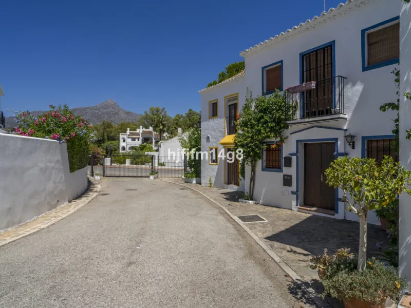 Nestled in the heart of the sought-after El Naranjal urbanisation, this delightful townhouse blends traditional Andalusian character with modern comfort. Located within a secure gated community renowned for its cobbled streets, picturesque patios, and vib