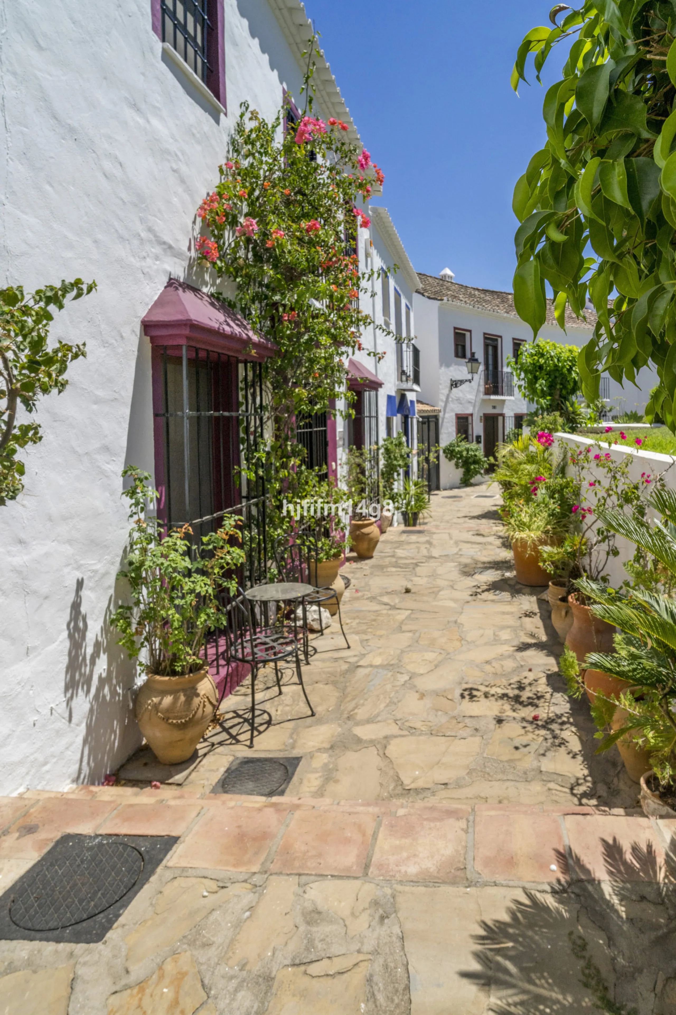 Nestled in the heart of the sought-after El Naranjal urbanisation, this delightful townhouse blends traditional Andalusian character with modern comfort. Located within a secure gated community renowned for its cobbled streets, picturesque patios, and vib