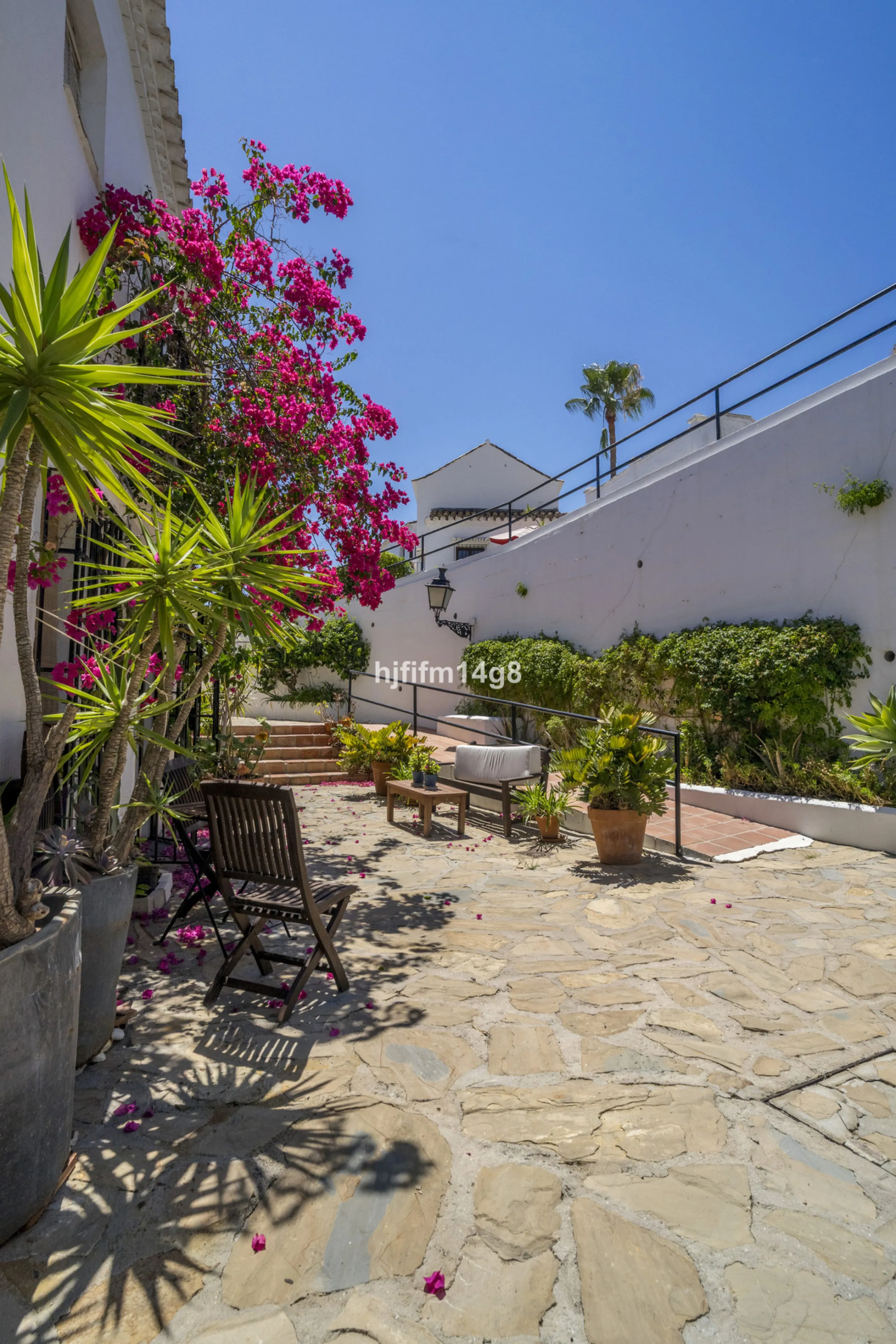 Nestled in the heart of the sought-after El Naranjal urbanisation, this delightful townhouse blends traditional Andalusian character with modern comfort. Located within a secure gated community renowned for its cobbled streets, picturesque patios, and vib