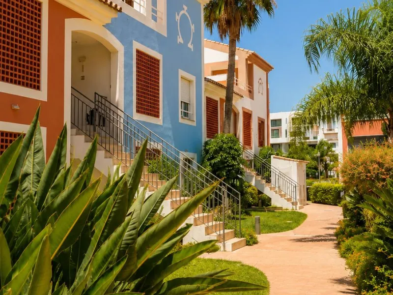 Ground Floor Apartment with Private Garden in Cortijo del Mar – El Paraíso, Estepona