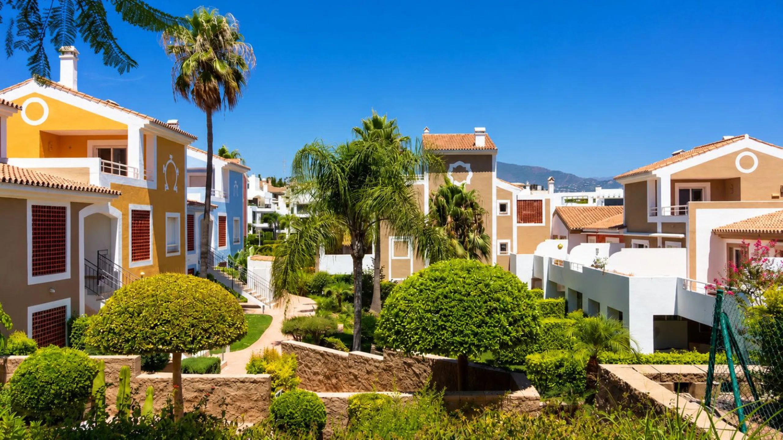 Ground Floor Apartment with Private Garden in Cortijo del Mar – El Paraíso, Estepona