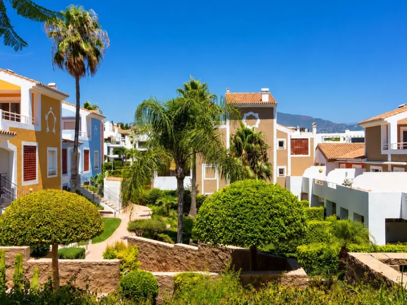 Ground Floor Apartment with Private Garden in Cortijo del Mar – El Paraíso, Estepona