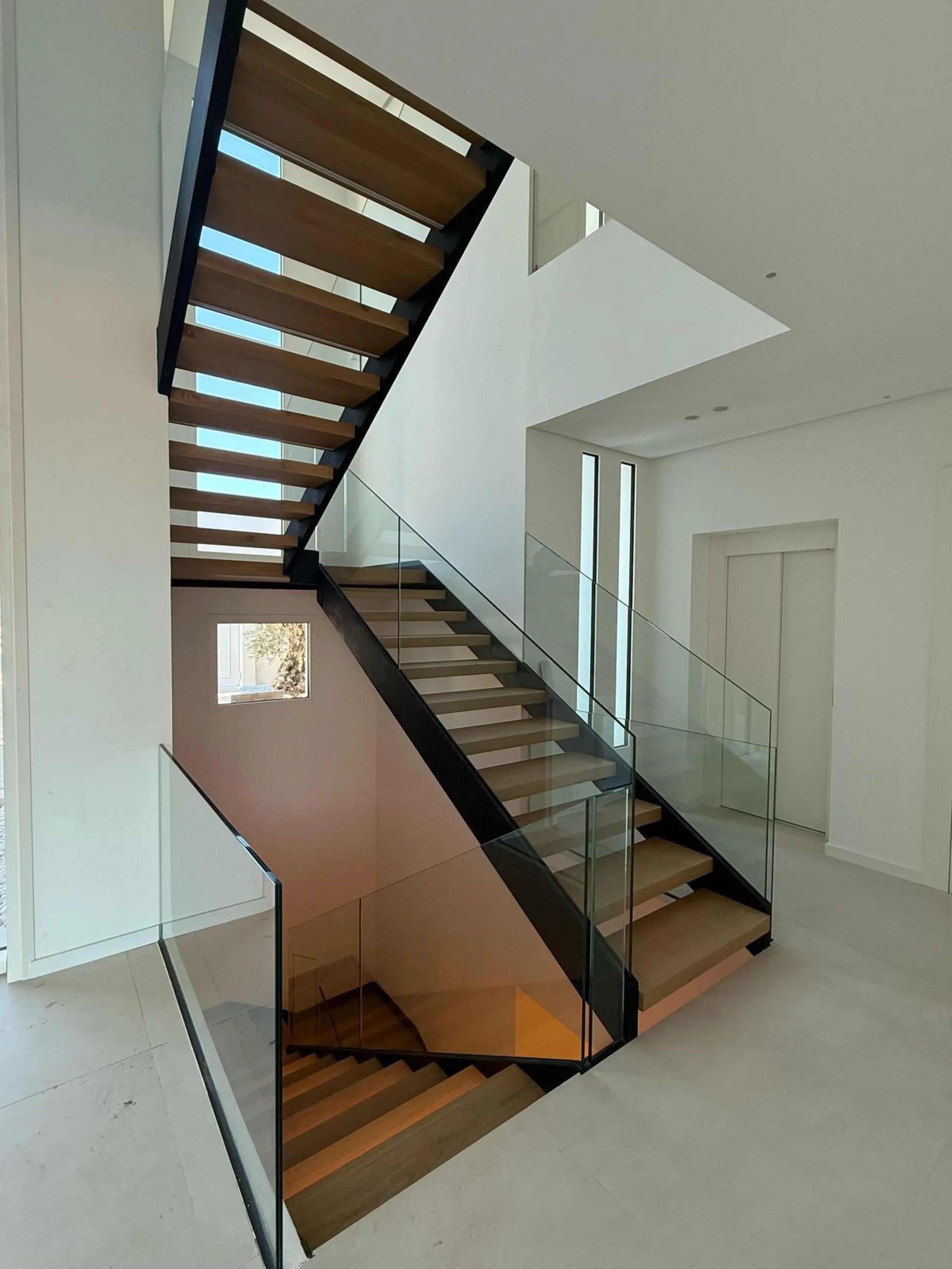 An exceptional 5+1 bedroom modern mansion for sale within a premium gated resort community in Marbella. Owners of this property will enjoy unlimited access to a purpose built owners clubhouse with indoor pool, spa, gym, lounge and restaurant - open for br