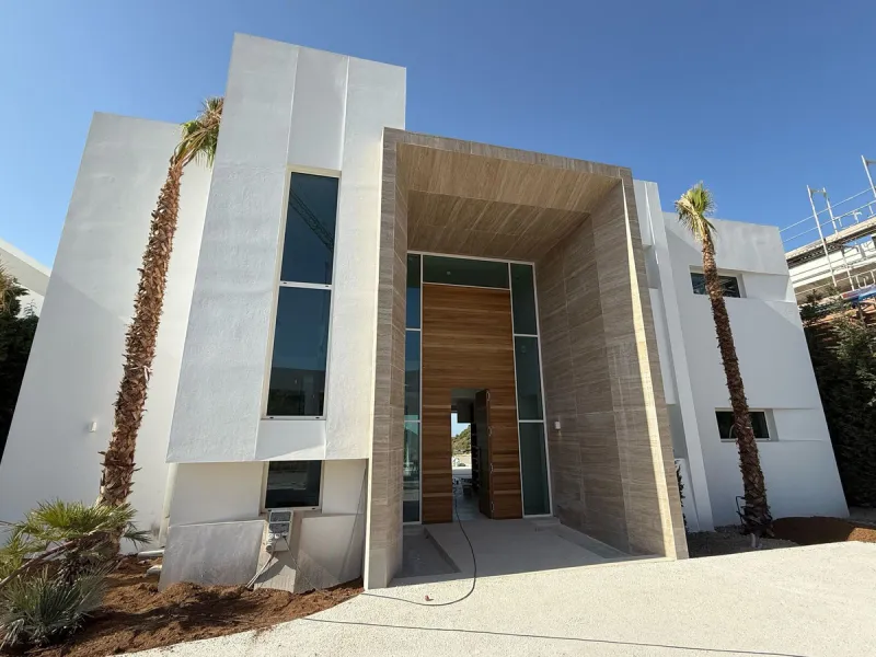 An exceptional 5+1 bedroom modern mansion for sale within a premium gated resort community in Marbella. Owners of this property will enjoy unlimited access to a purpose built owners clubhouse with indoor pool, spa, gym, lounge and restaurant - open for br