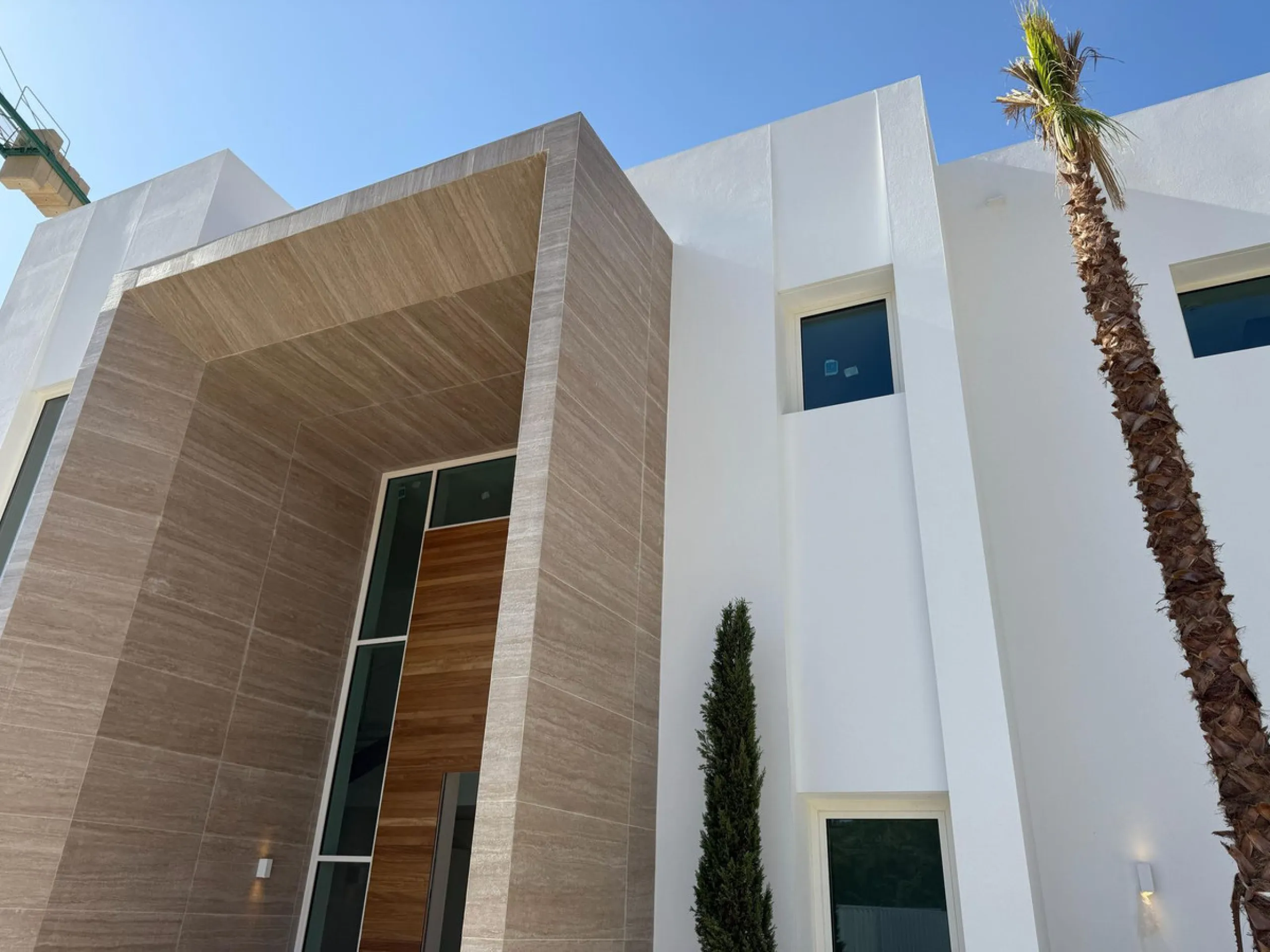 An exceptional 5+1 bedroom modern mansion for sale within a premium gated resort community in Marbella. Owners of this property will enjoy unlimited access to a purpose built owners clubhouse with indoor pool, spa, gym, lounge and restaurant - open for br