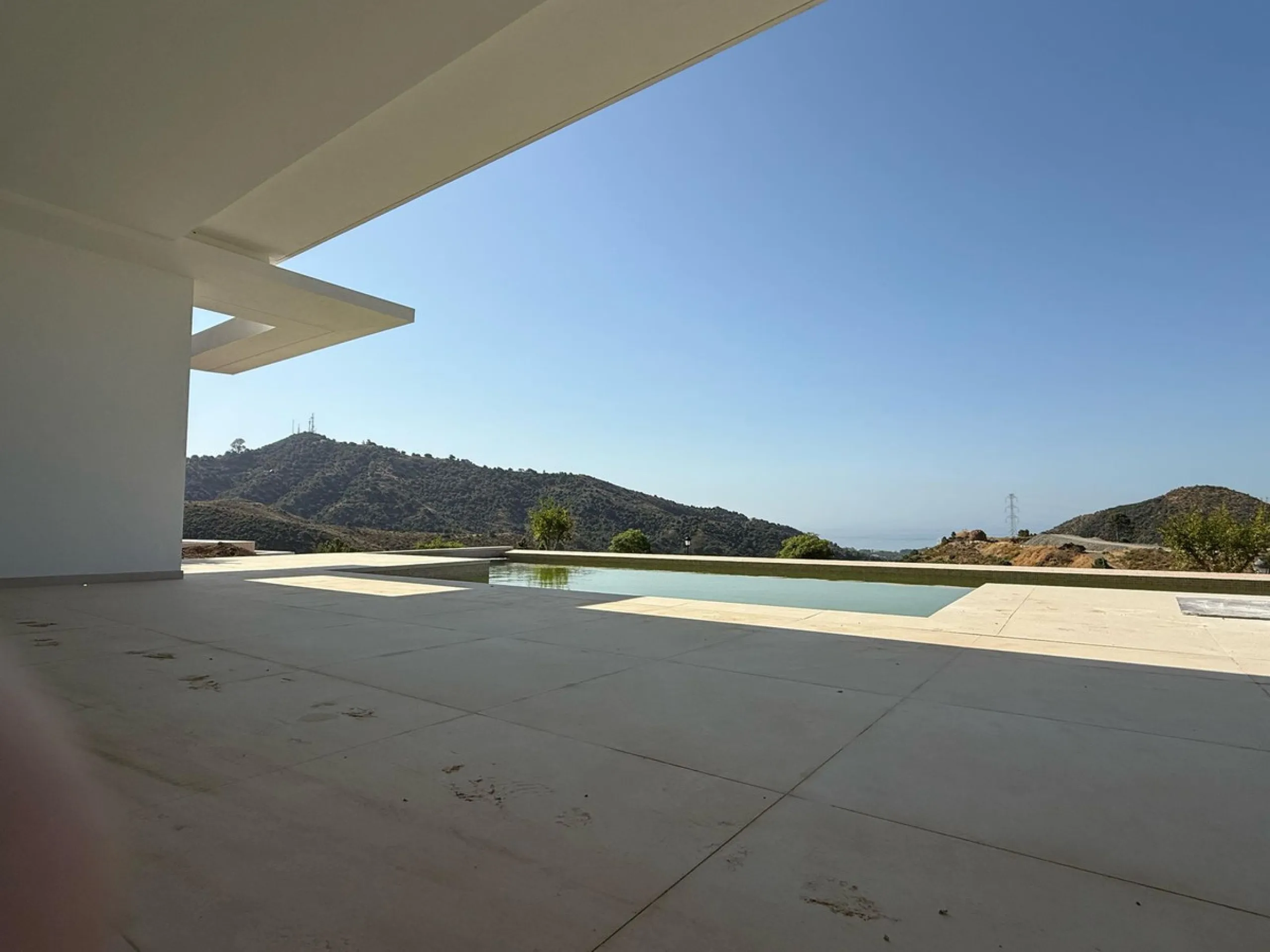 An exceptional 5+1 bedroom modern mansion for sale within a premium gated resort community in Marbella. Owners of this property will enjoy unlimited access to a purpose built owners clubhouse with indoor pool, spa, gym, lounge and restaurant - open for br