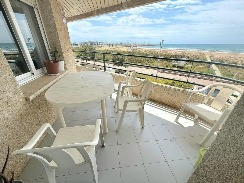 Exclusivo apartamento reformado en primera línea de mar en Calafell