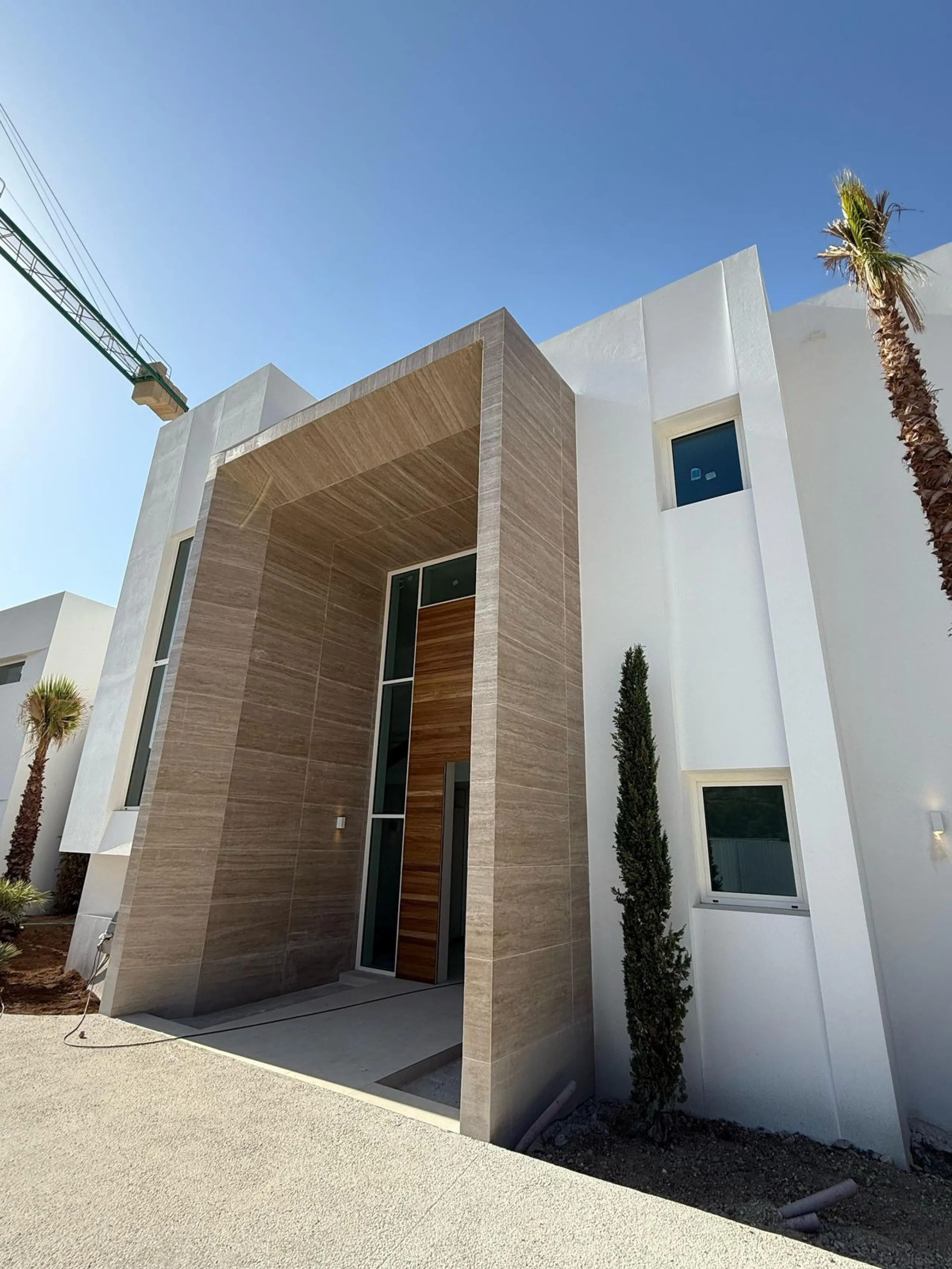 An exceptional 5+1 bedroom modern mansion for sale within a premium gated resort community in Marbella. Owners of this property will enjoy unlimited access to a purpose built owners clubhouse with indoor pool, spa, gym, lounge and restaurant - open for br