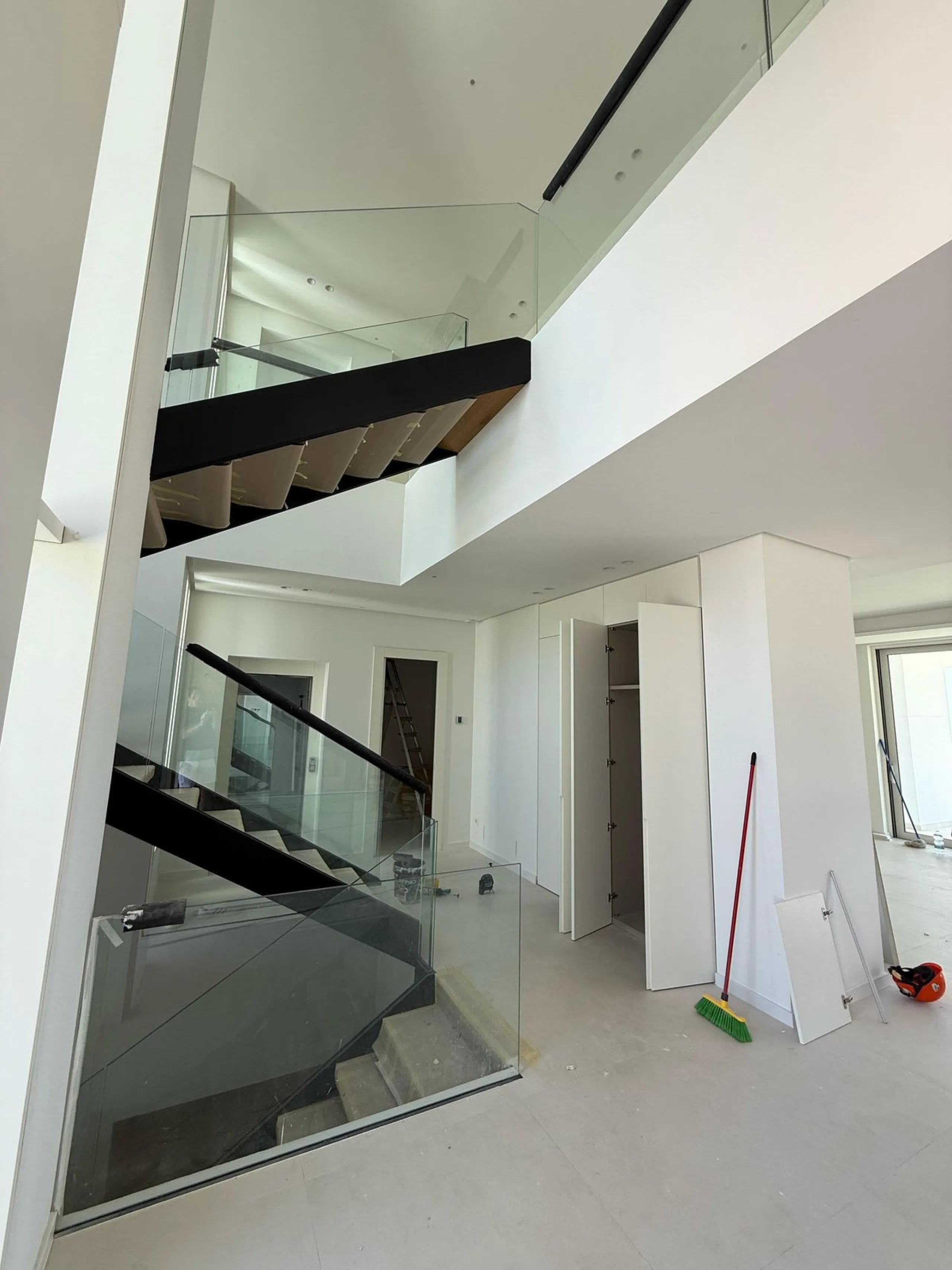 An exceptional 5+1 bedroom modern mansion for sale within a premium gated resort community in Marbella. Owners of this property will enjoy unlimited access to a purpose built owners clubhouse with indoor pool, spa, gym, lounge and restaurant - open for br