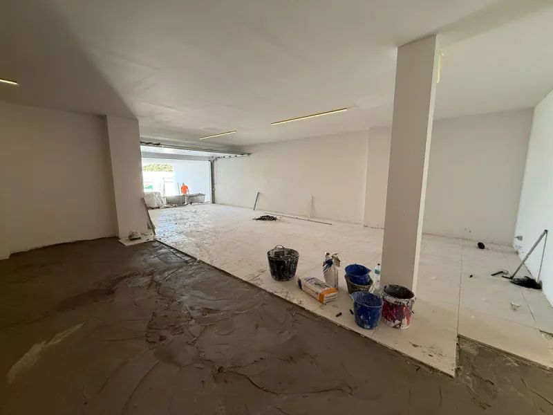 An exceptional 5+1 bedroom modern mansion for sale within a premium gated resort community in Marbella. Owners of this property will enjoy unlimited access to a purpose built owners clubhouse with indoor pool, spa, gym, lounge and restaurant - open for br