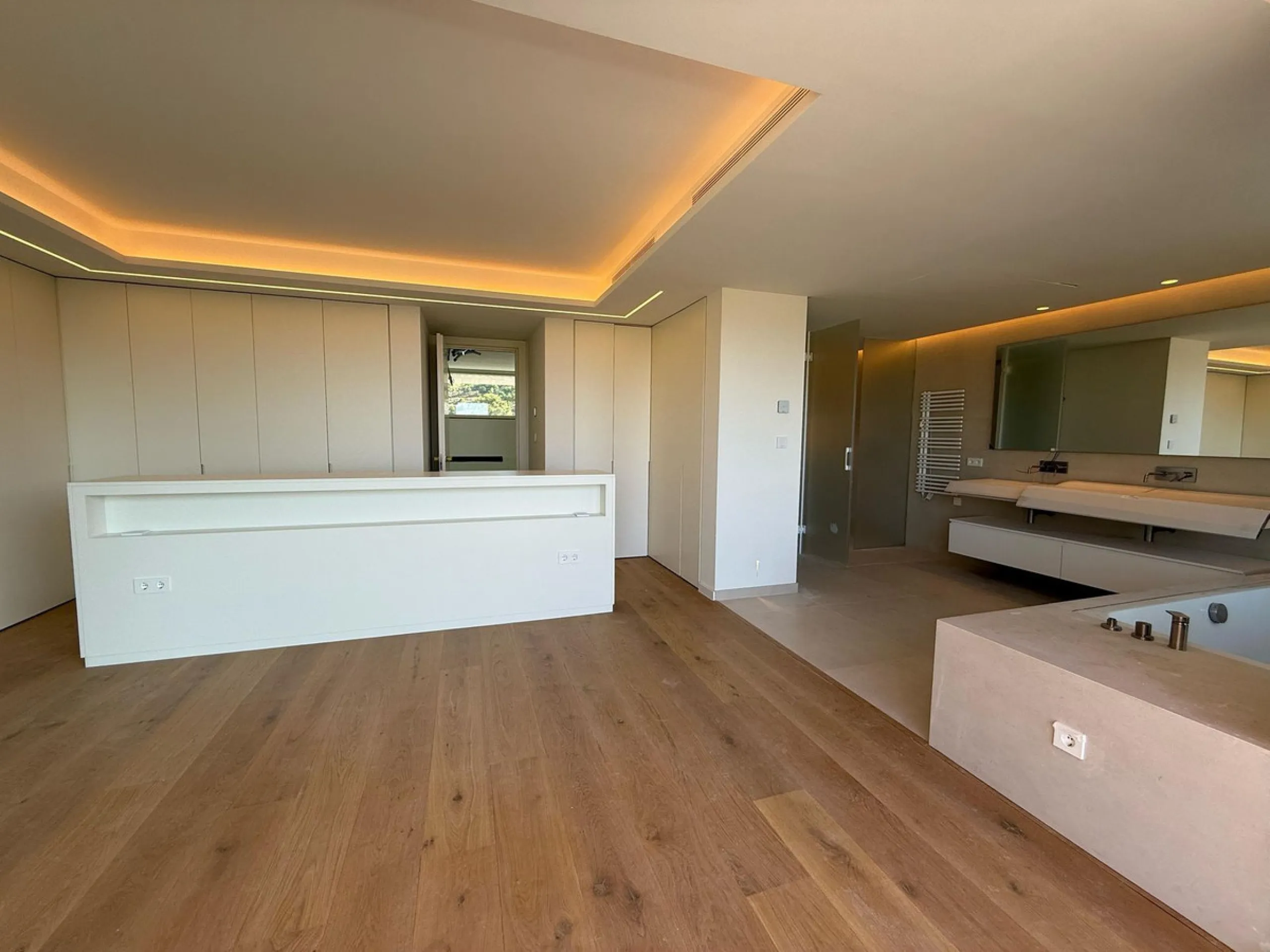 An exceptional 5+1 bedroom modern mansion for sale within a premium gated resort community in Marbella. Owners of this property will enjoy unlimited access to a purpose built owners clubhouse with indoor pool, spa, gym, lounge and restaurant - open for br