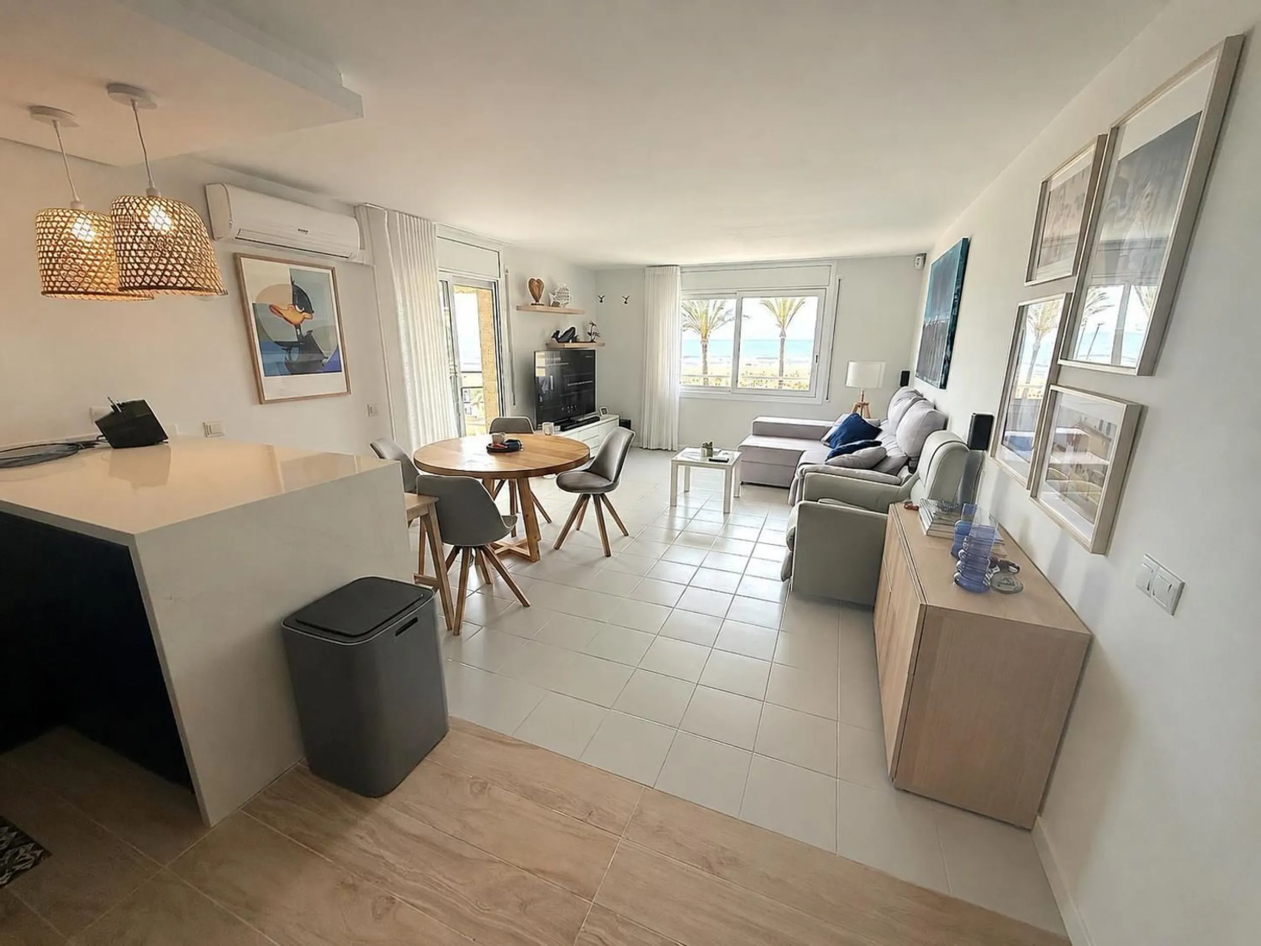 Exclusivo apartamento reformado en primera línea de mar en Calafell
