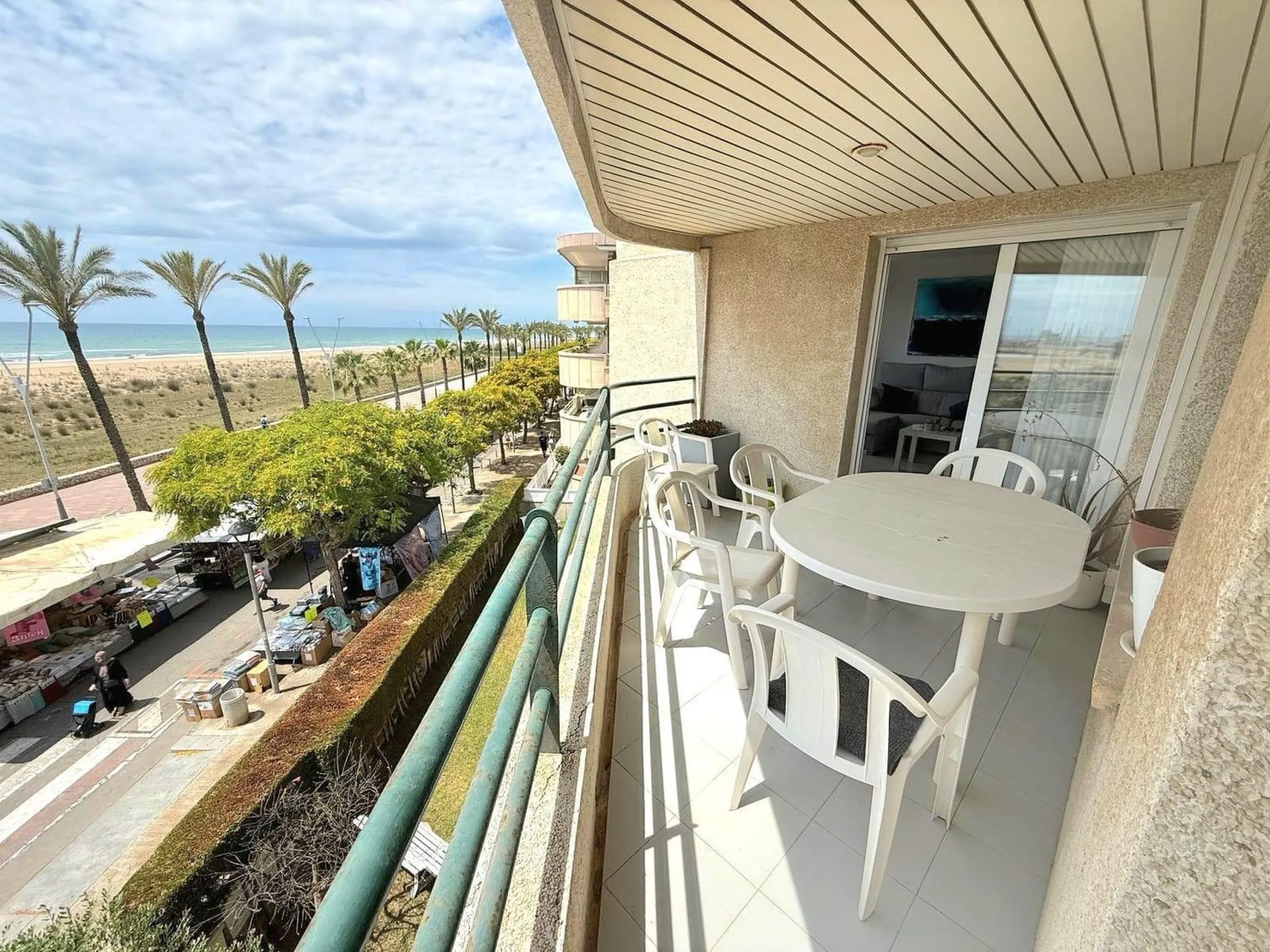 Exclusivo apartamento reformado en primera línea de mar en Calafell