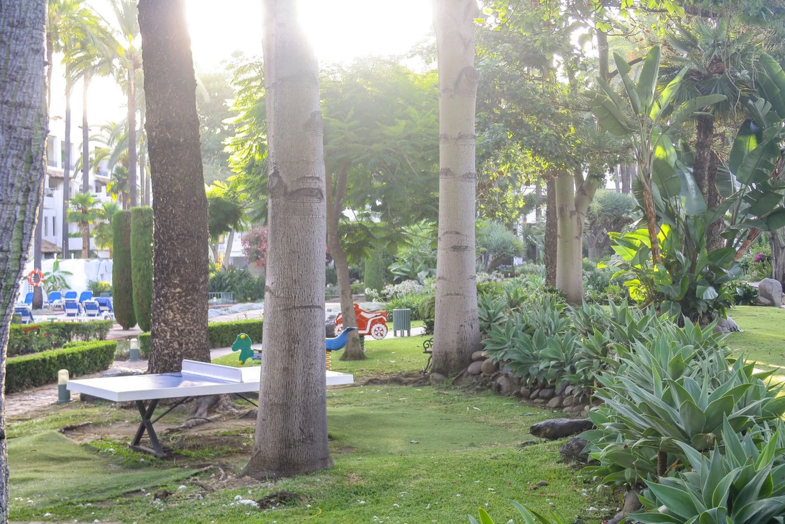 Very exclusive duplex penthouse, South facing, consisting in 3 bedrooms, 2 bathrooms, fully fitted kitchen and large lounge and dining area with access to a very nice terrace overlooking the fantastic gardens and pool area of the complex. On the upper flo