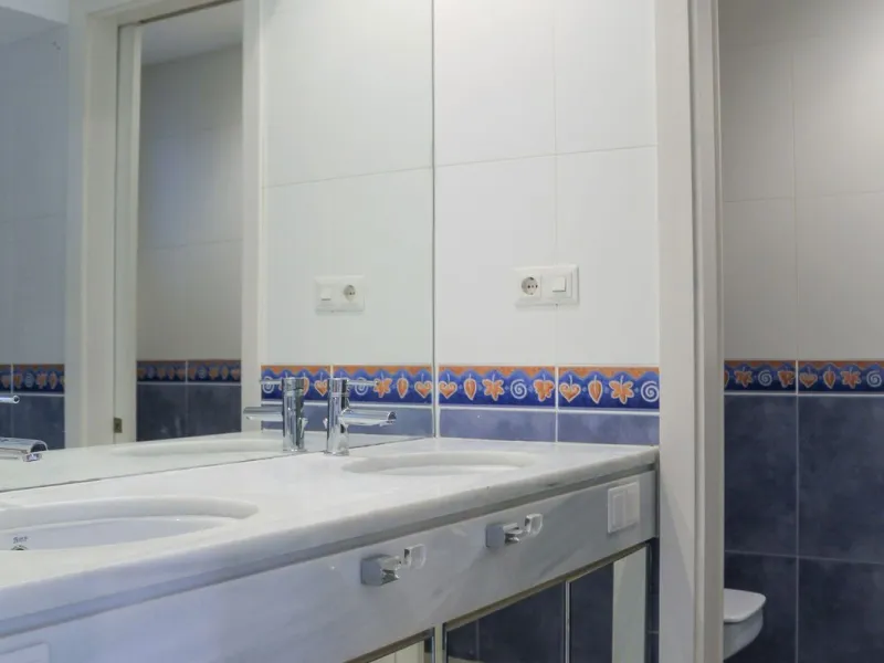 Very exclusive duplex penthouse, South facing, consisting in 3 bedrooms, 2 bathrooms, fully fitted kitchen and large lounge and dining area with access to a very nice terrace overlooking the fantastic gardens and pool area of the complex. On the upper flo