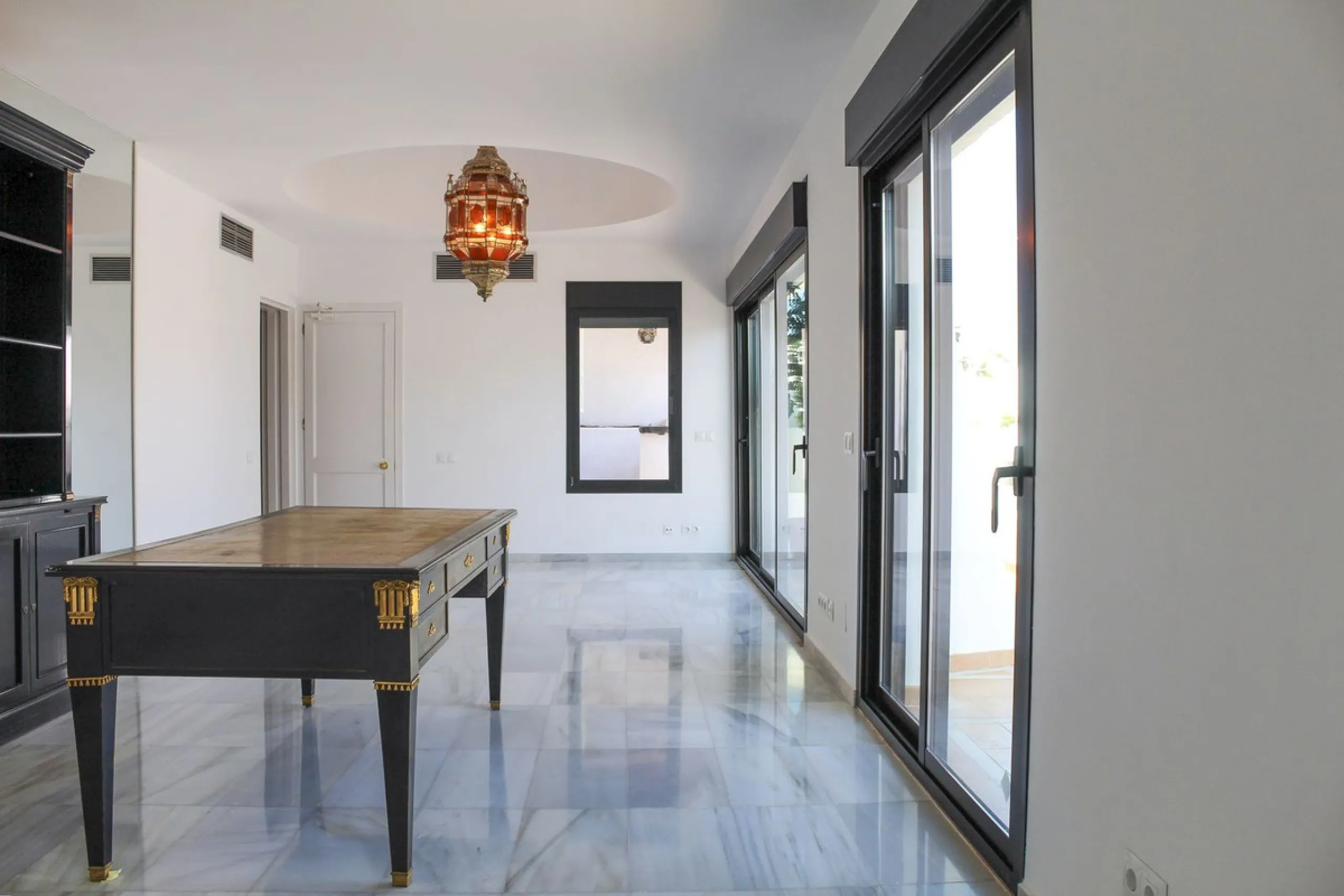 Very exclusive duplex penthouse, South facing, consisting in 3 bedrooms, 2 bathrooms, fully fitted kitchen and large lounge and dining area with access to a very nice terrace overlooking the fantastic gardens and pool area of the complex. On the upper flo