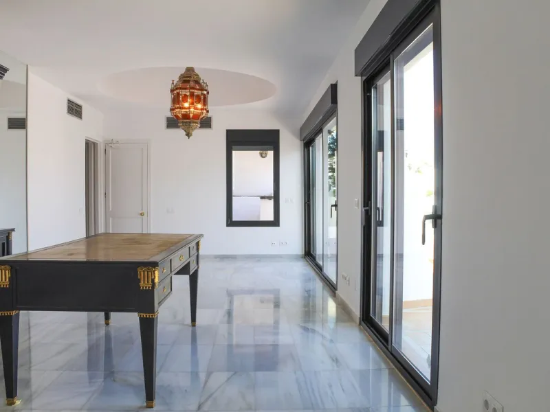 Very exclusive duplex penthouse, South facing, consisting in 3 bedrooms, 2 bathrooms, fully fitted kitchen and large lounge and dining area with access to a very nice terrace overlooking the fantastic gardens and pool area of the complex. On the upper flo