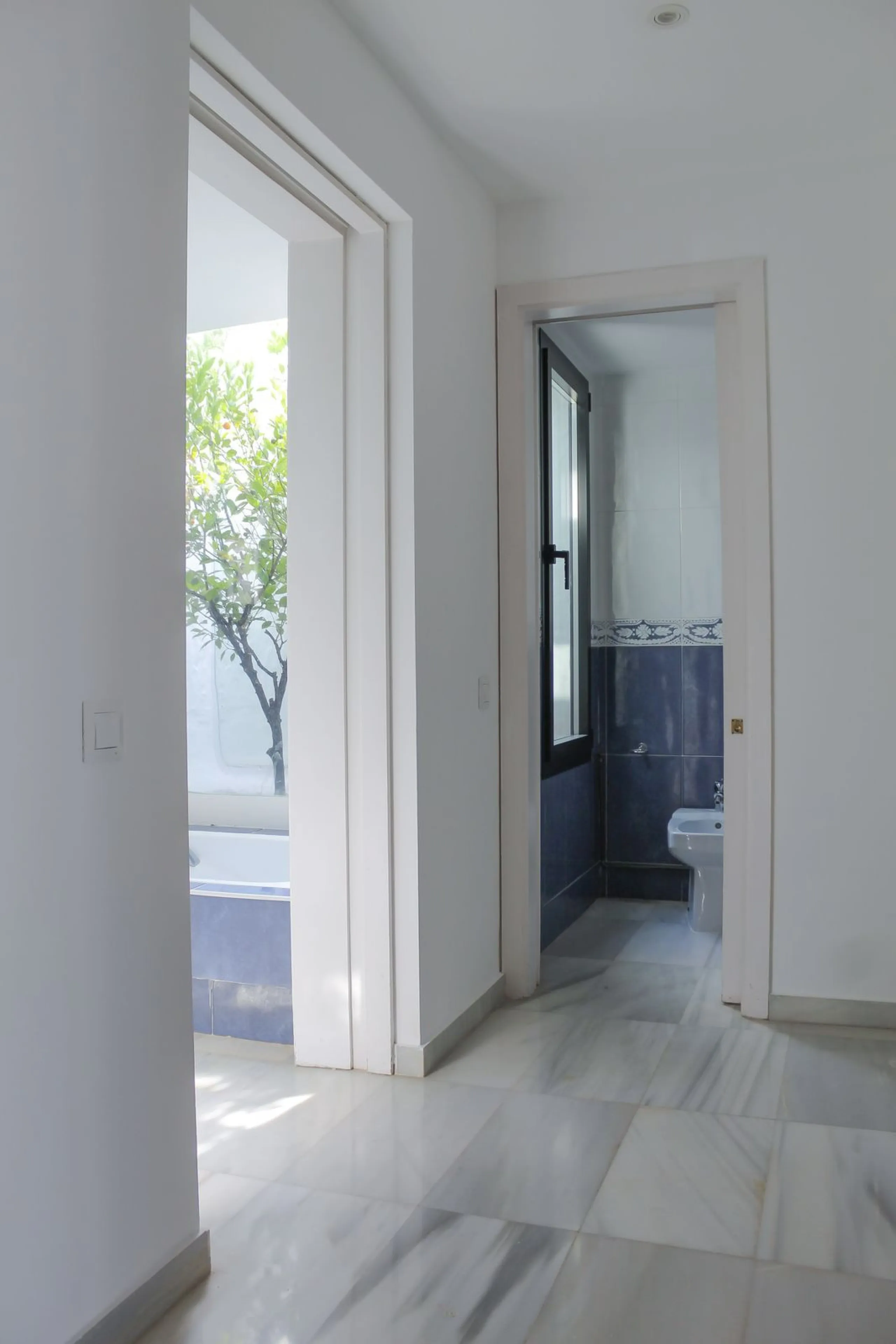 Very exclusive duplex penthouse, South facing, consisting in 3 bedrooms, 2 bathrooms, fully fitted kitchen and large lounge and dining area with access to a very nice terrace overlooking the fantastic gardens and pool area of the complex. On the upper flo
