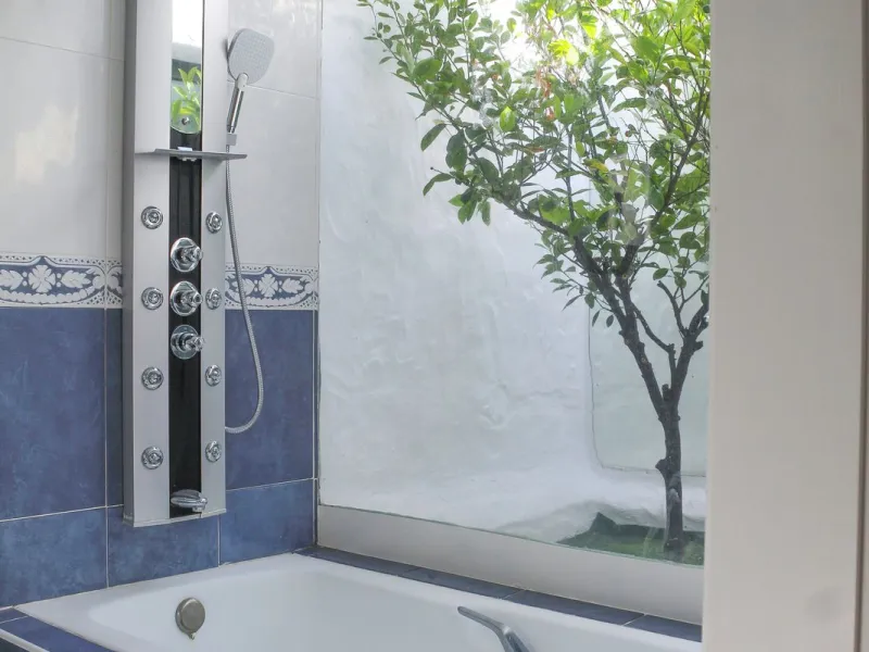 Very exclusive duplex penthouse, South facing, consisting in 3 bedrooms, 2 bathrooms, fully fitted kitchen and large lounge and dining area with access to a very nice terrace overlooking the fantastic gardens and pool area of the complex. On the upper flo