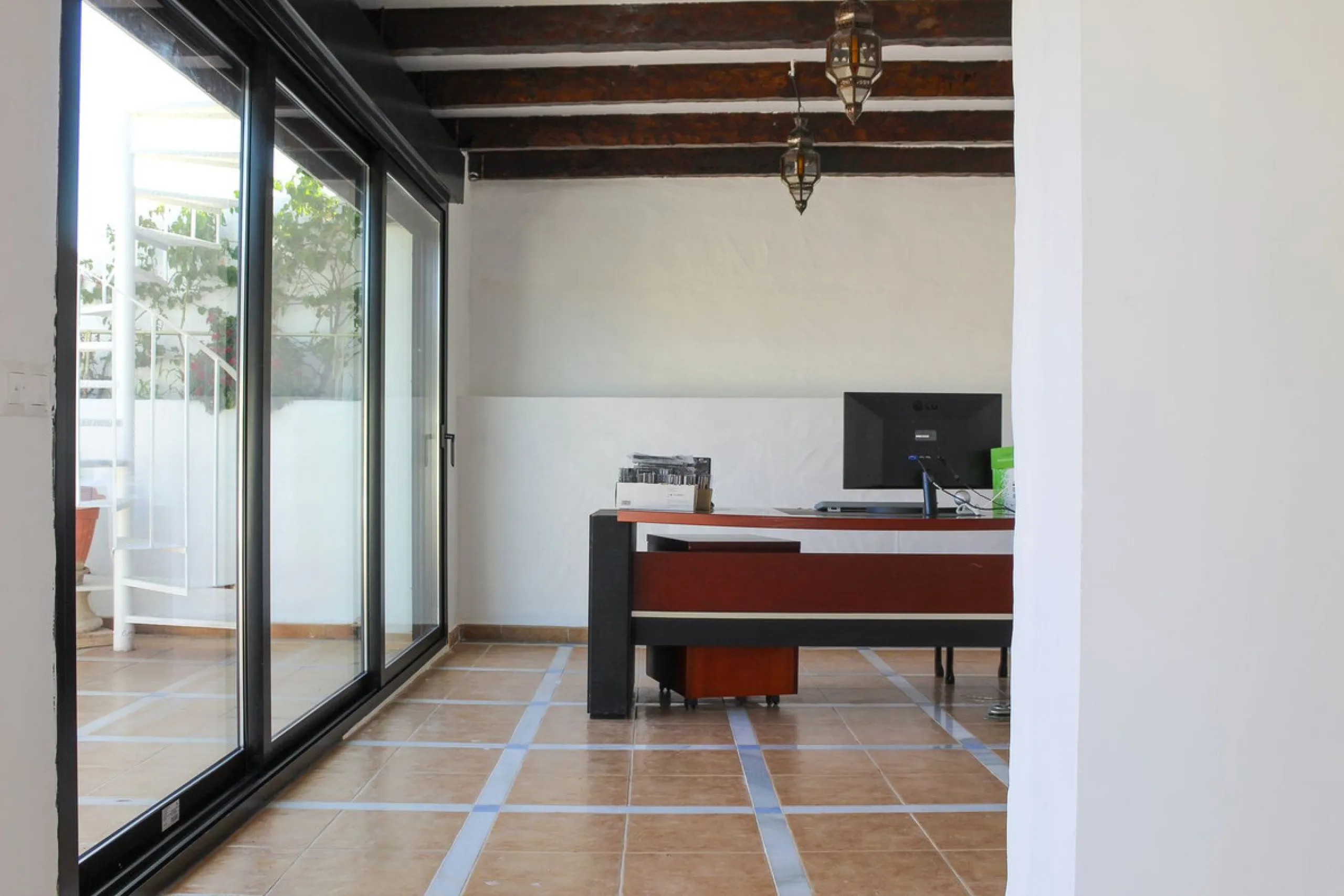 Very exclusive duplex penthouse, South facing, consisting in 3 bedrooms, 2 bathrooms, fully fitted kitchen and large lounge and dining area with access to a very nice terrace overlooking the fantastic gardens and pool area of the complex. On the upper flo