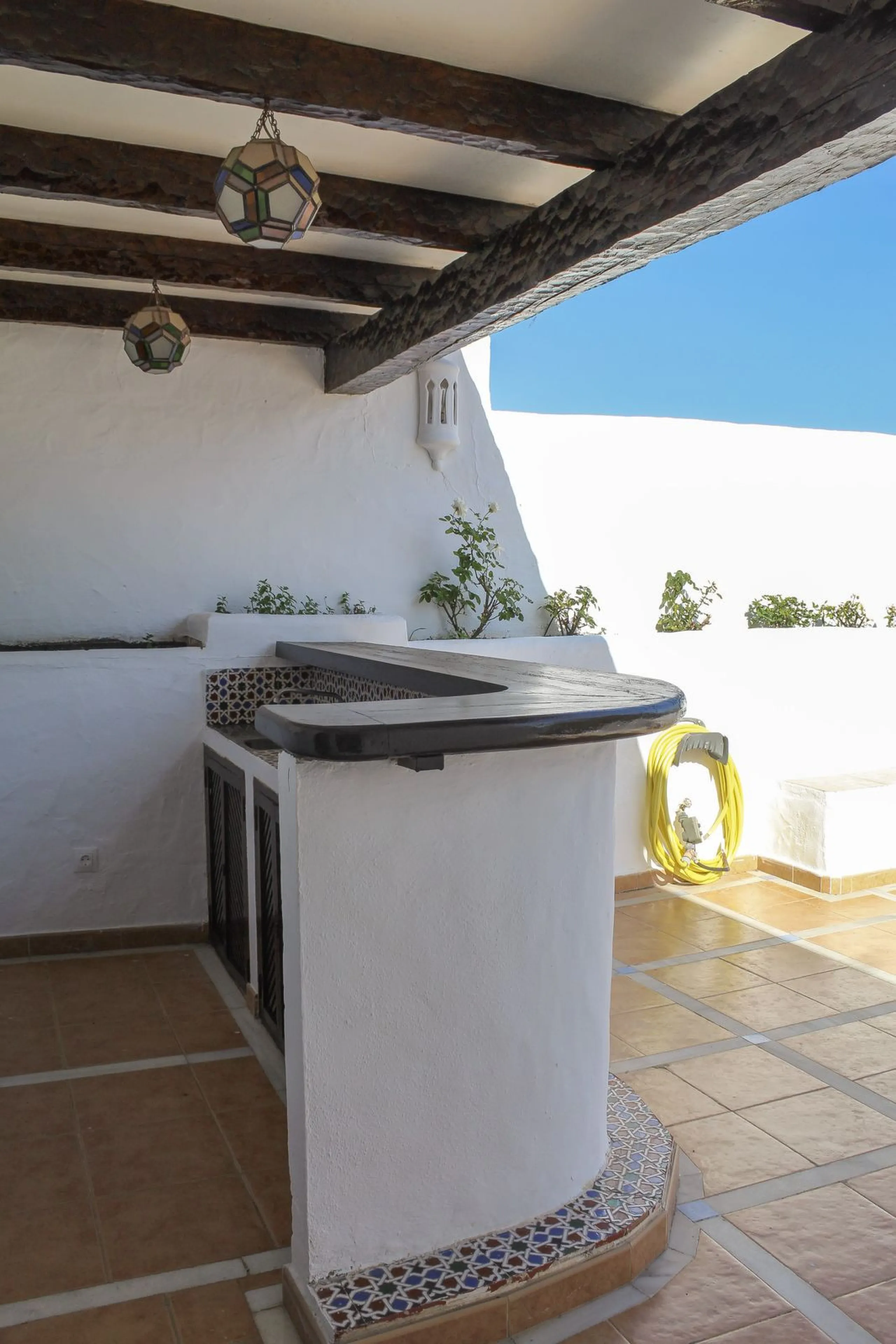 Very exclusive duplex penthouse, South facing, consisting in 3 bedrooms, 2 bathrooms, fully fitted kitchen and large lounge and dining area with access to a very nice terrace overlooking the fantastic gardens and pool area of the complex. On the upper flo